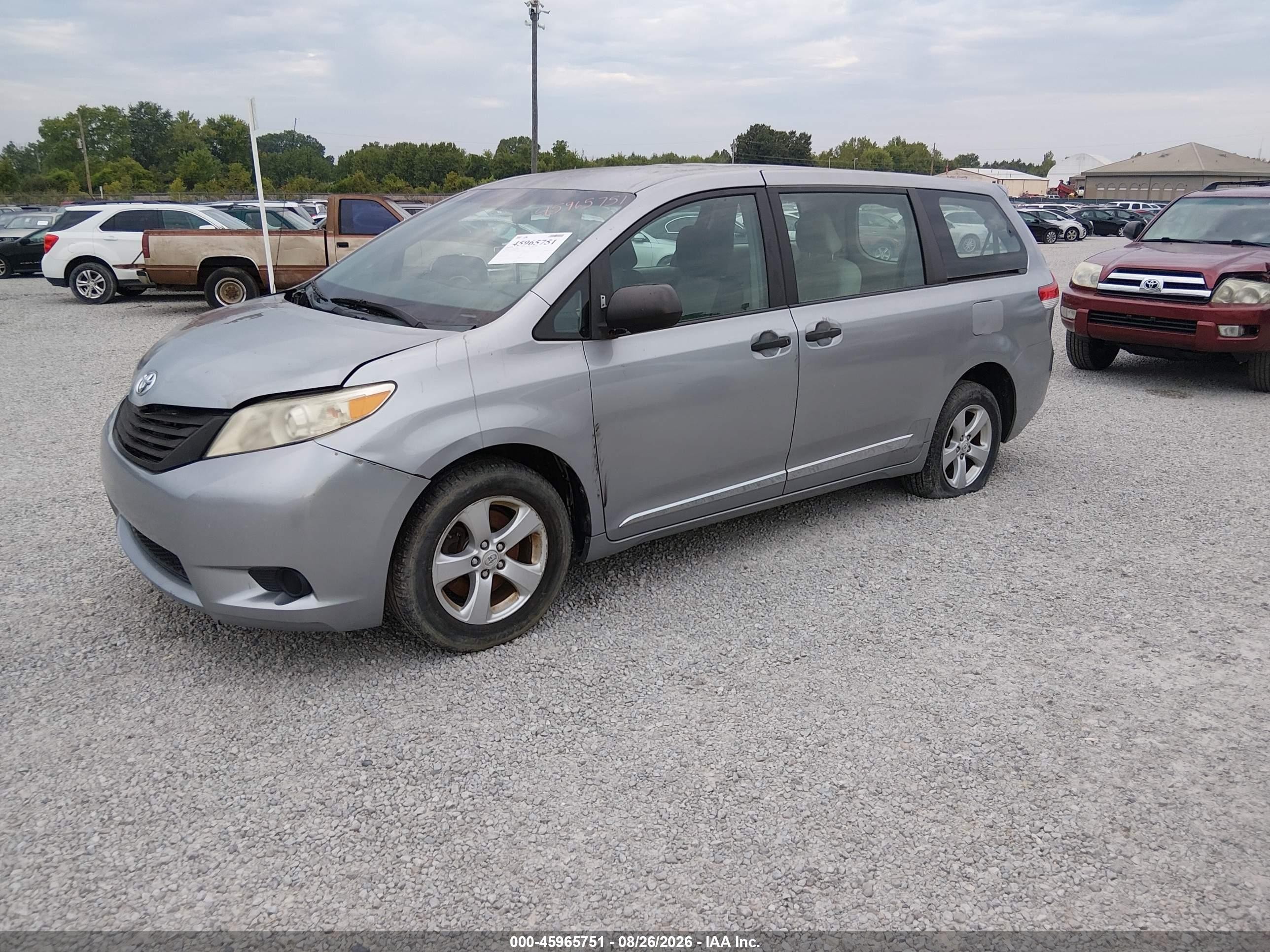 2011 Toyota Sienna   Silver vin: 5TDKA3DC9BS006715
