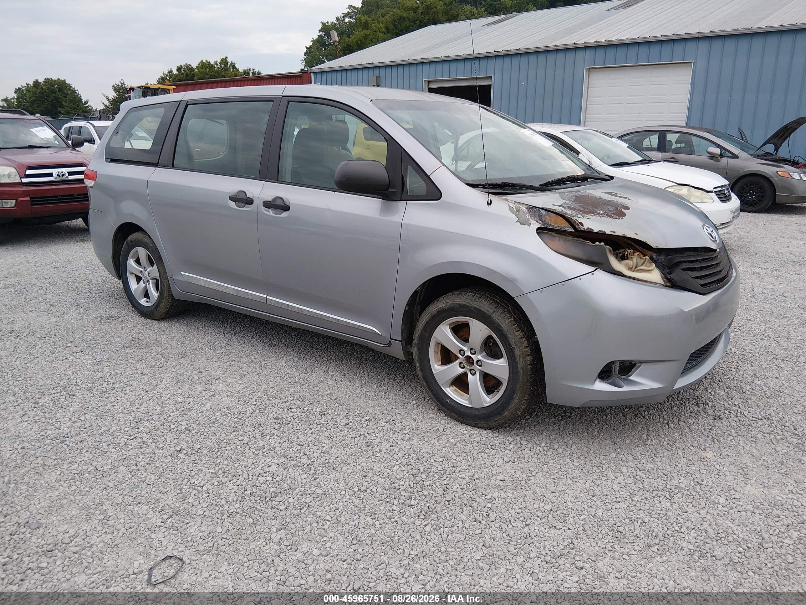 2011 Toyota Sienna   Silver vin: 5TDKA3DC9BS006715