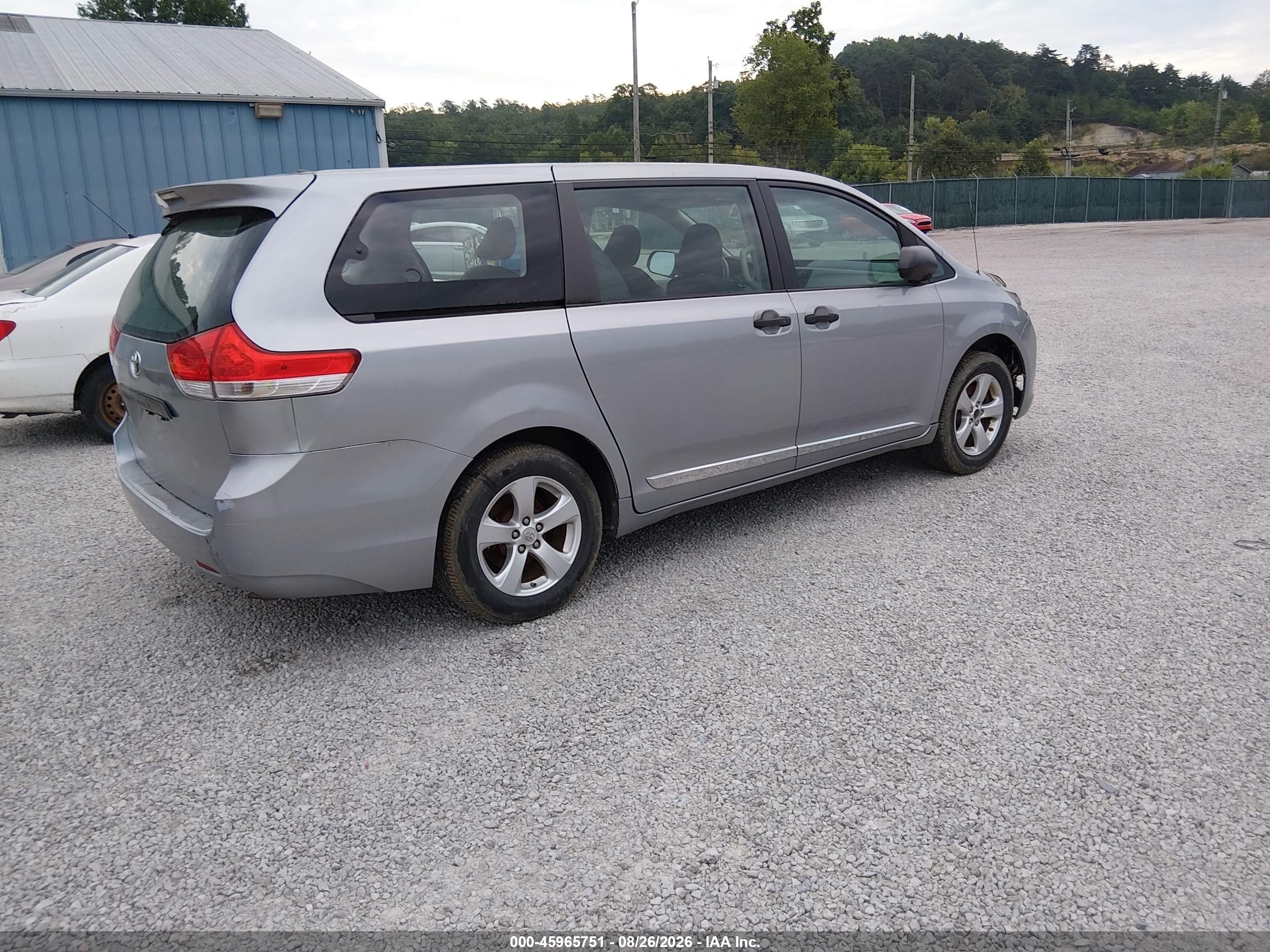 2011 Toyota Sienna   Silver vin: 5TDKA3DC9BS006715