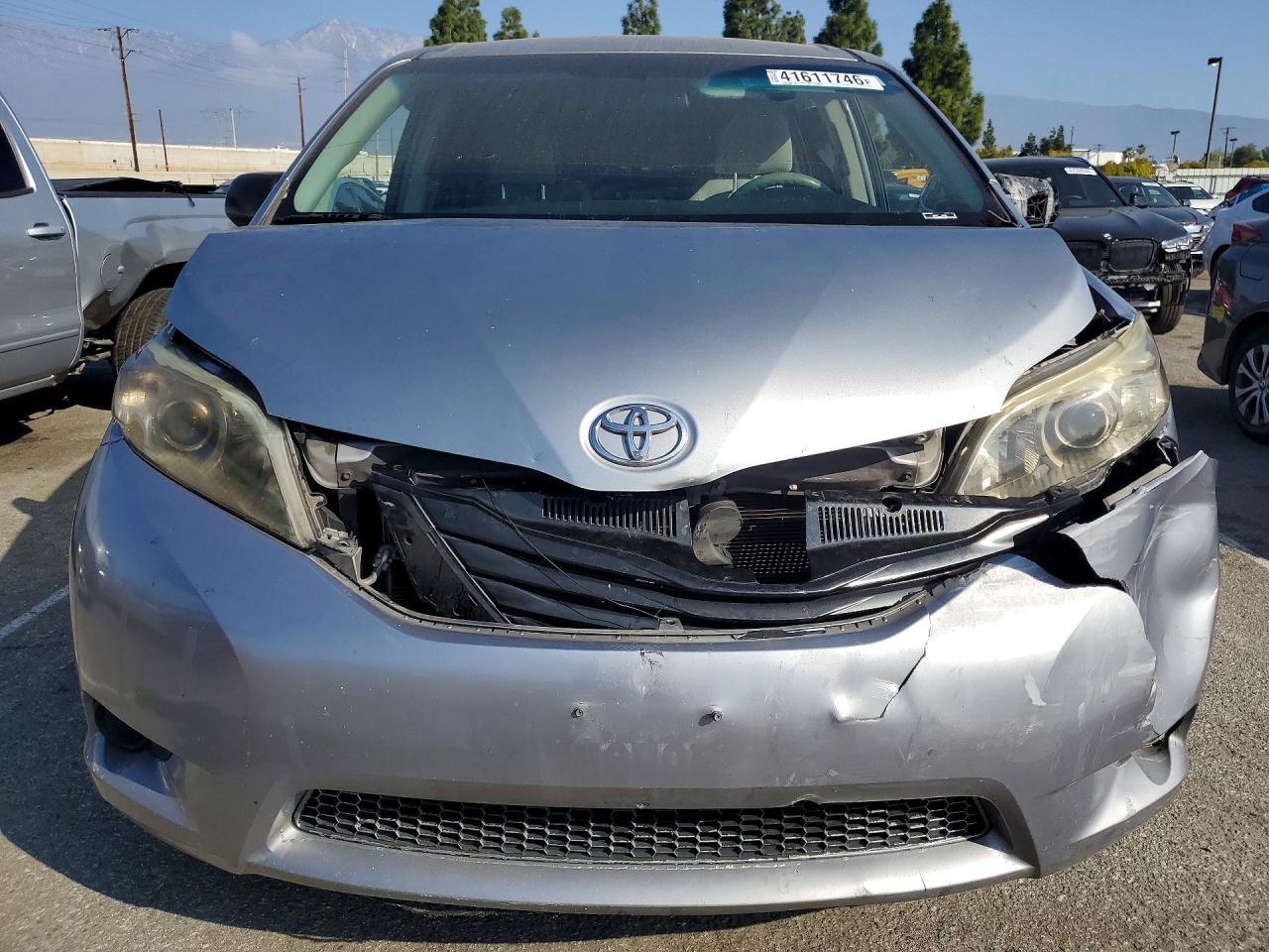 2011 Toyota Sienna Base 7-passenger Silver vin: 5TDKA3DC9BS008044