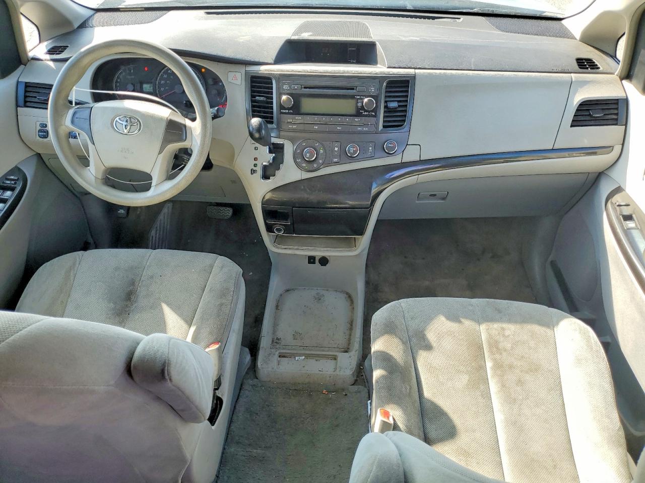 2011 Toyota Sienna Base 7-passenger Silver vin: 5TDKA3DC9BS008044