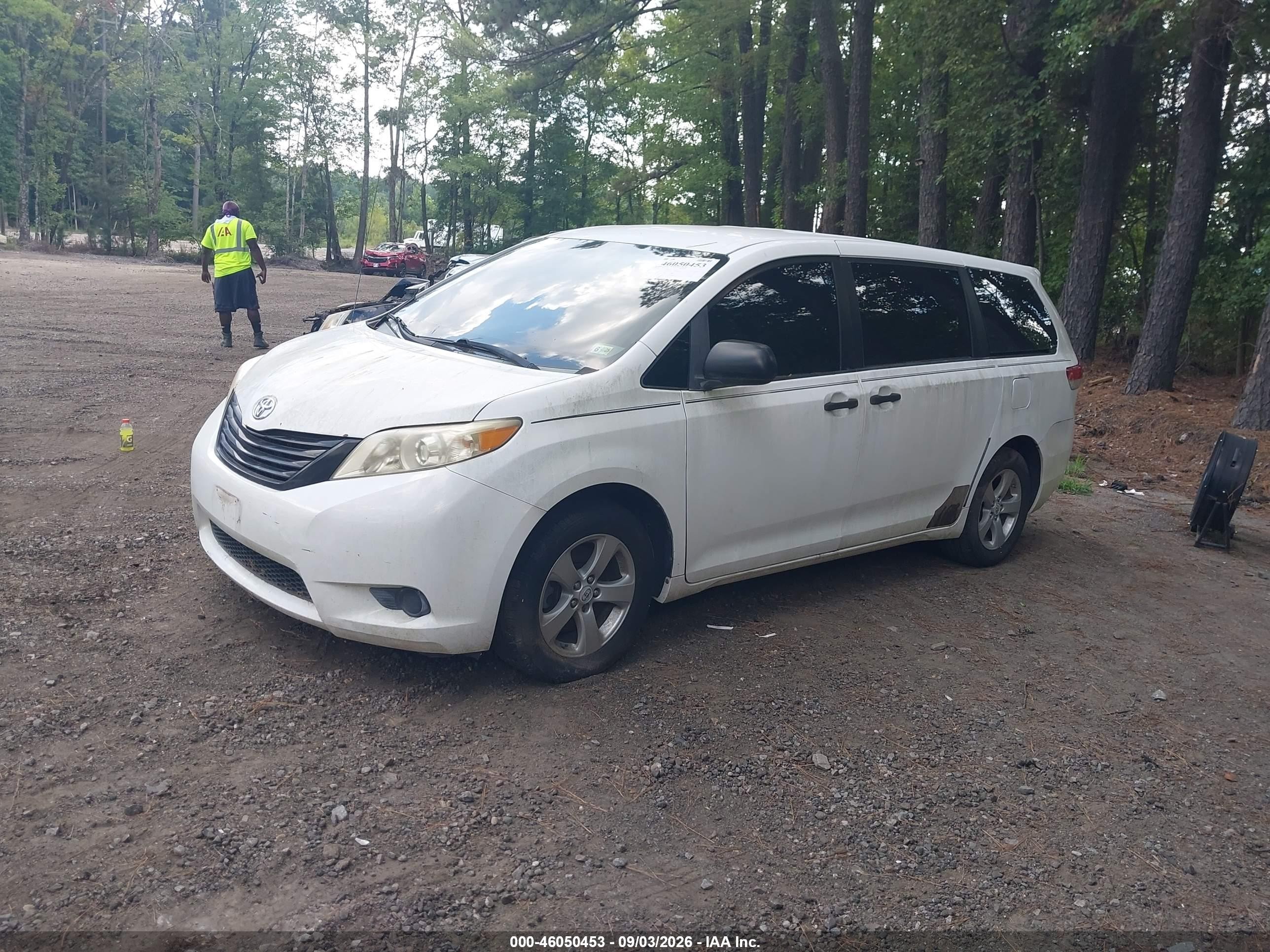 2012 Toyota Sienna Base 7 Passenger White vin: 5TDKA3DC9CS009910