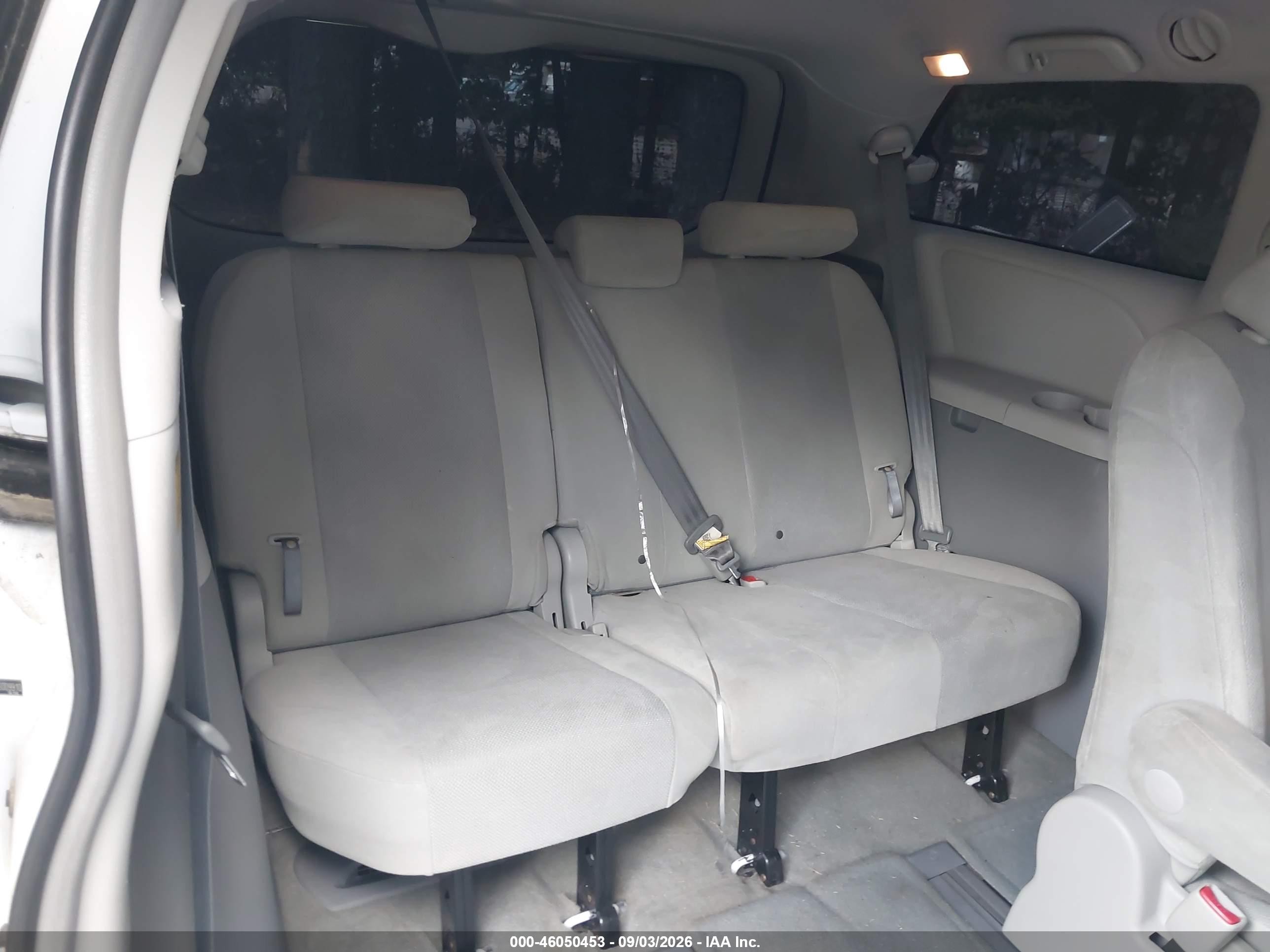 2012 Toyota Sienna Base 7 Passenger White vin: 5TDKA3DC9CS009910