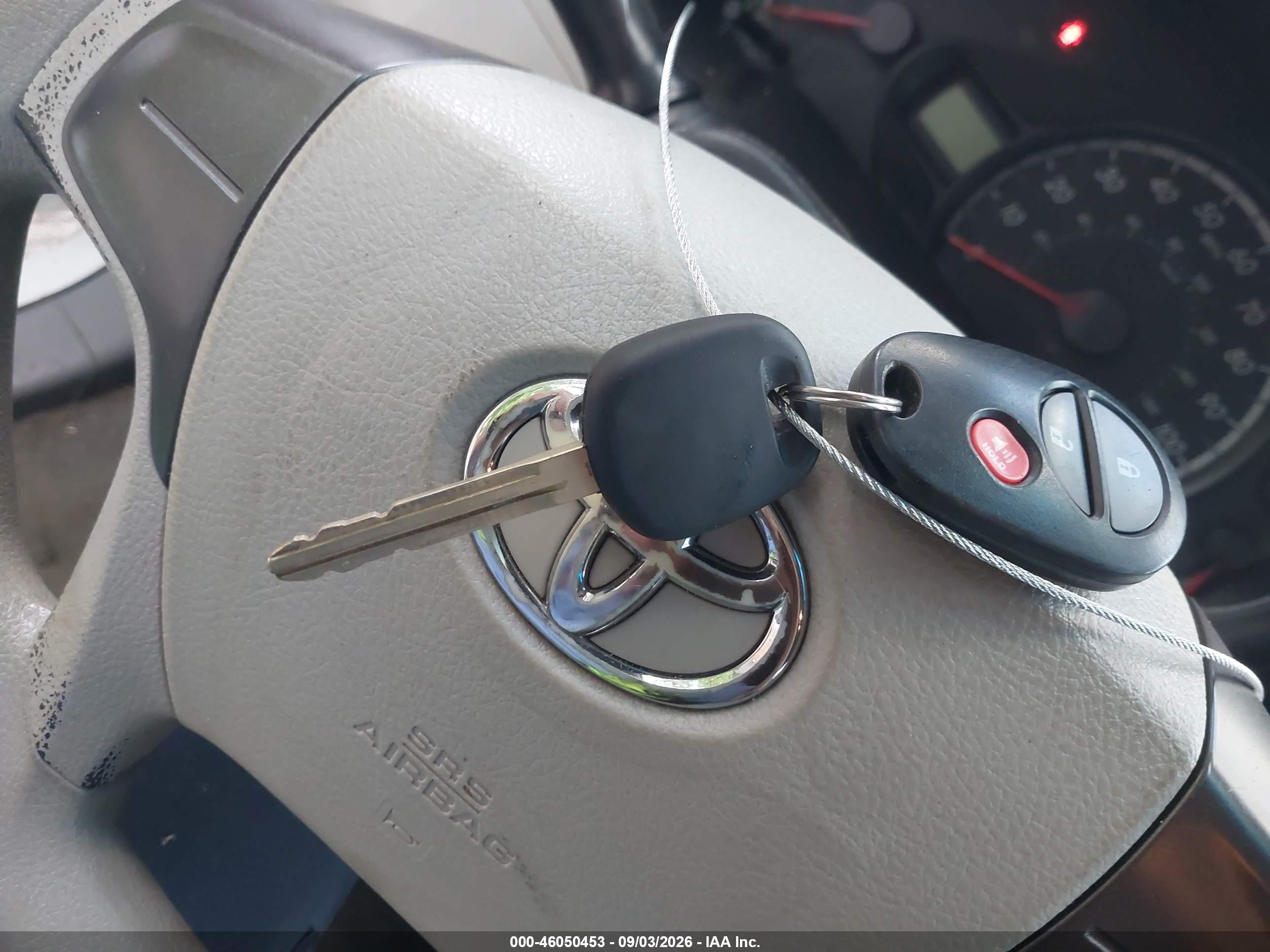 2012 Toyota Sienna Base 7 Passenger White vin: 5TDKA3DC9CS009910