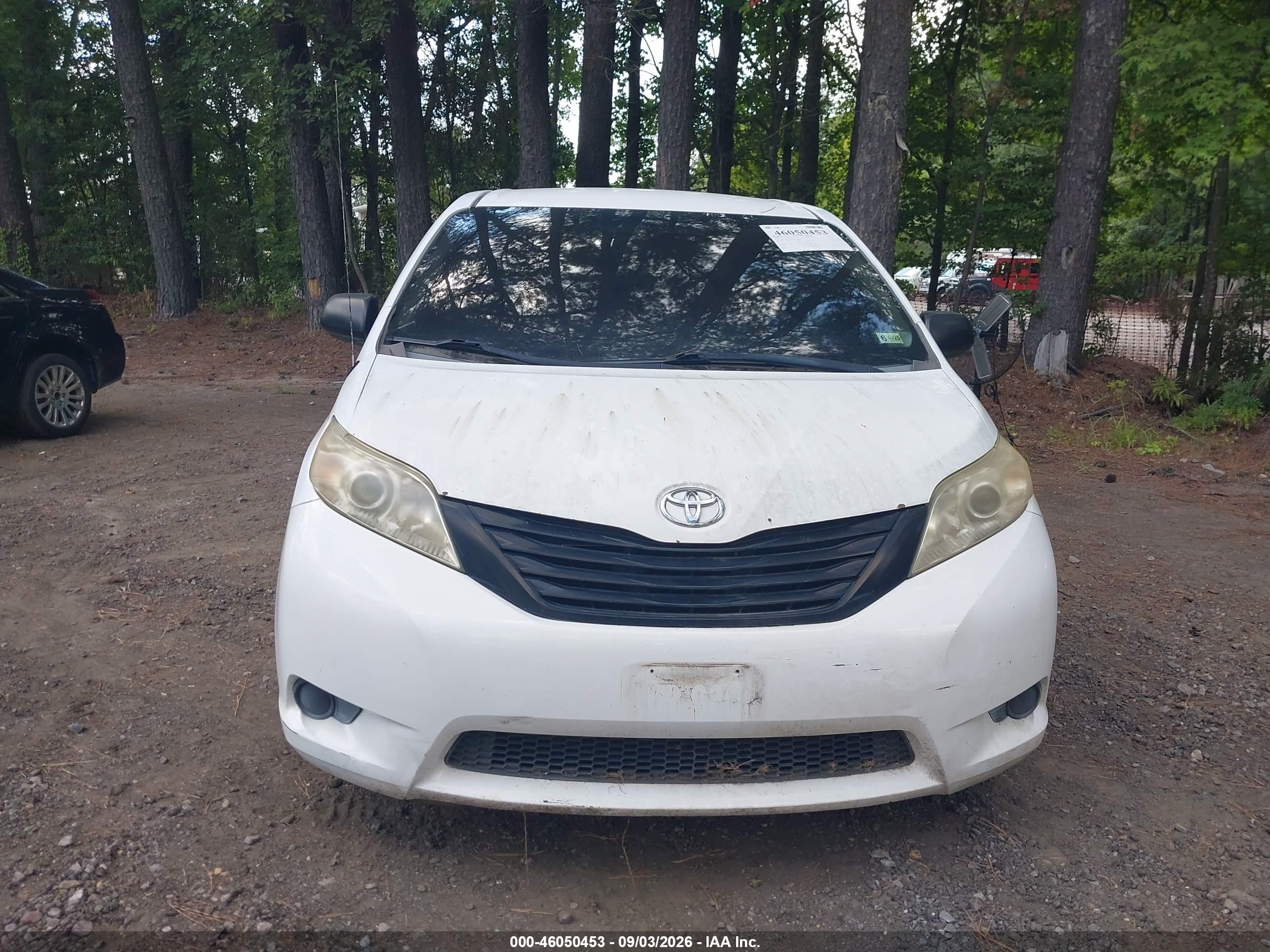 2012 Toyota Sienna Base 7 Passenger White vin: 5TDKA3DC9CS009910