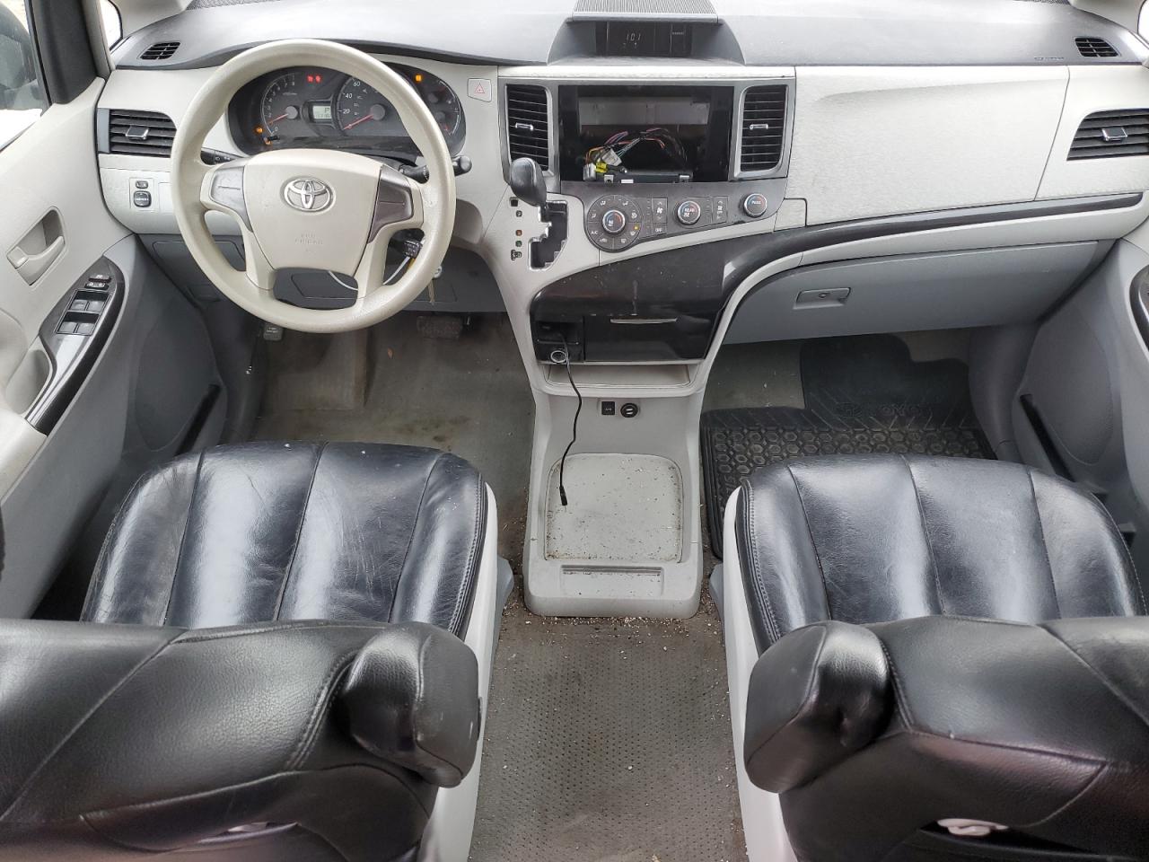 2013 Toyota Sienna Le Black vin: 5TDKA3DC9DS016972