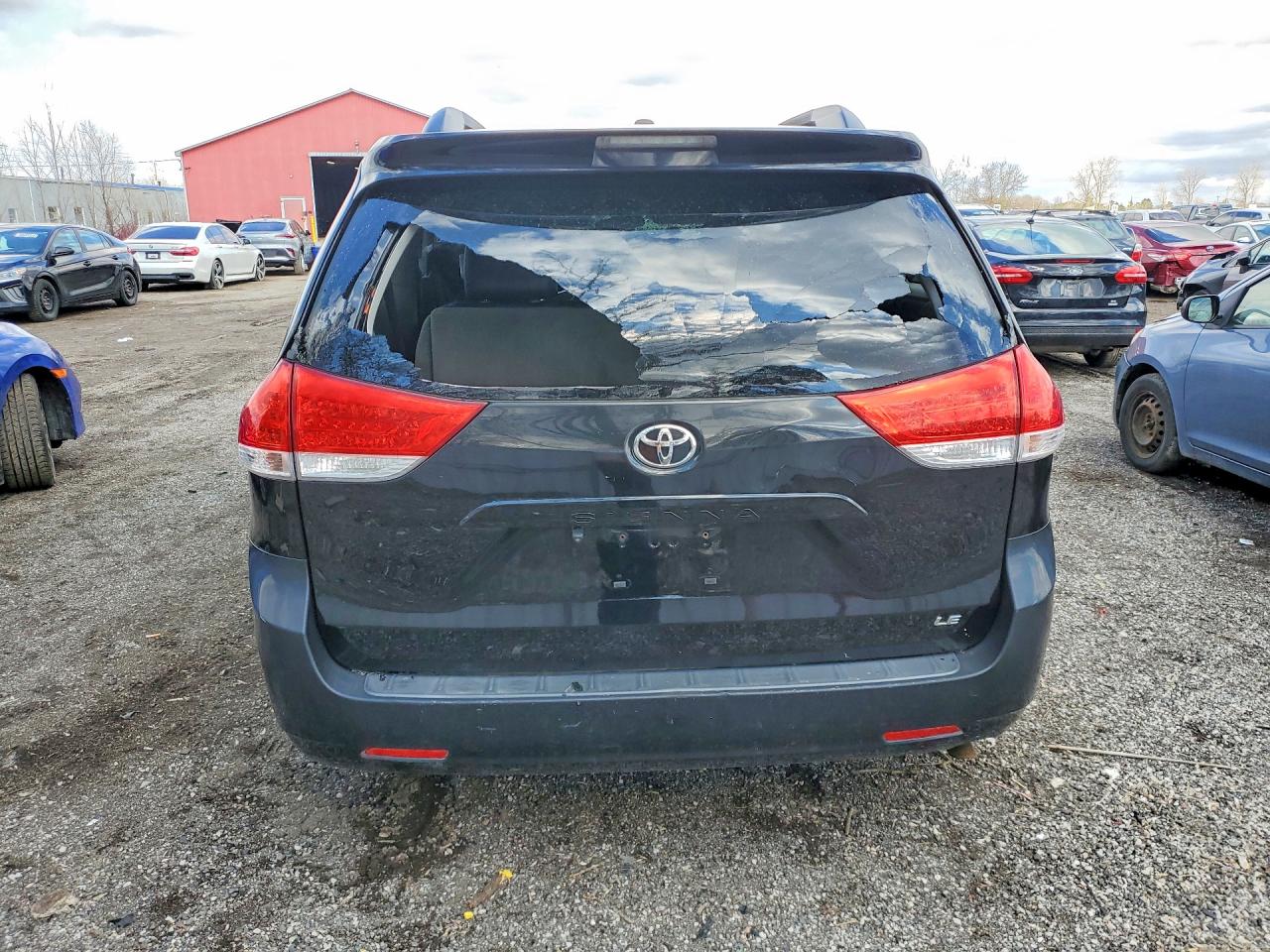 2013 Toyota Sienna Le Black vin: 5TDKA3DC9DS016972