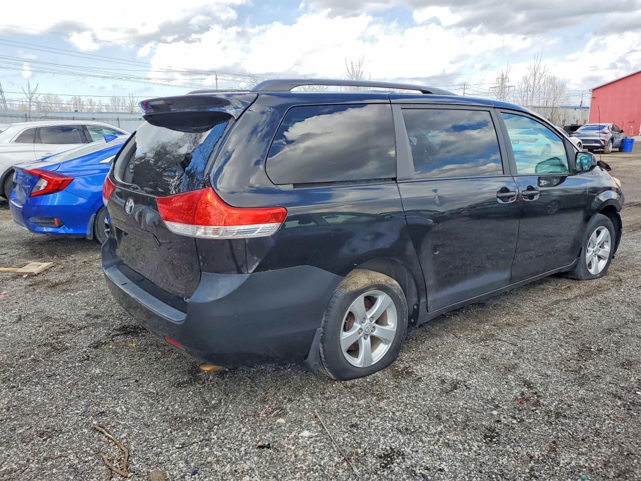 2013 Toyota Sienna Le Black vin: 5TDKA3DC9DS016972