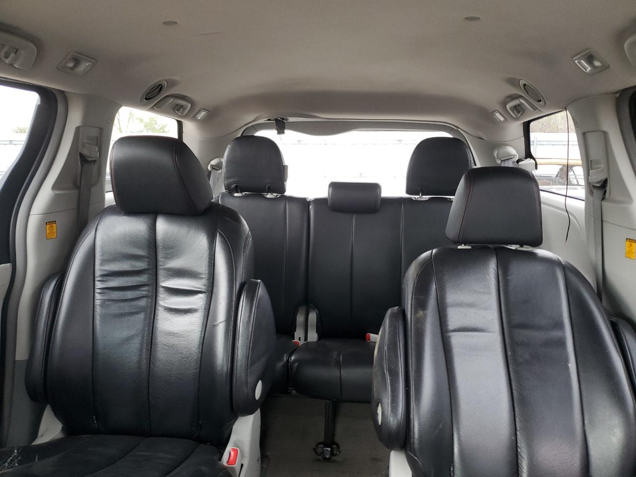 2013 Toyota Sienna Le Black vin: 5TDKA3DC9DS016972
