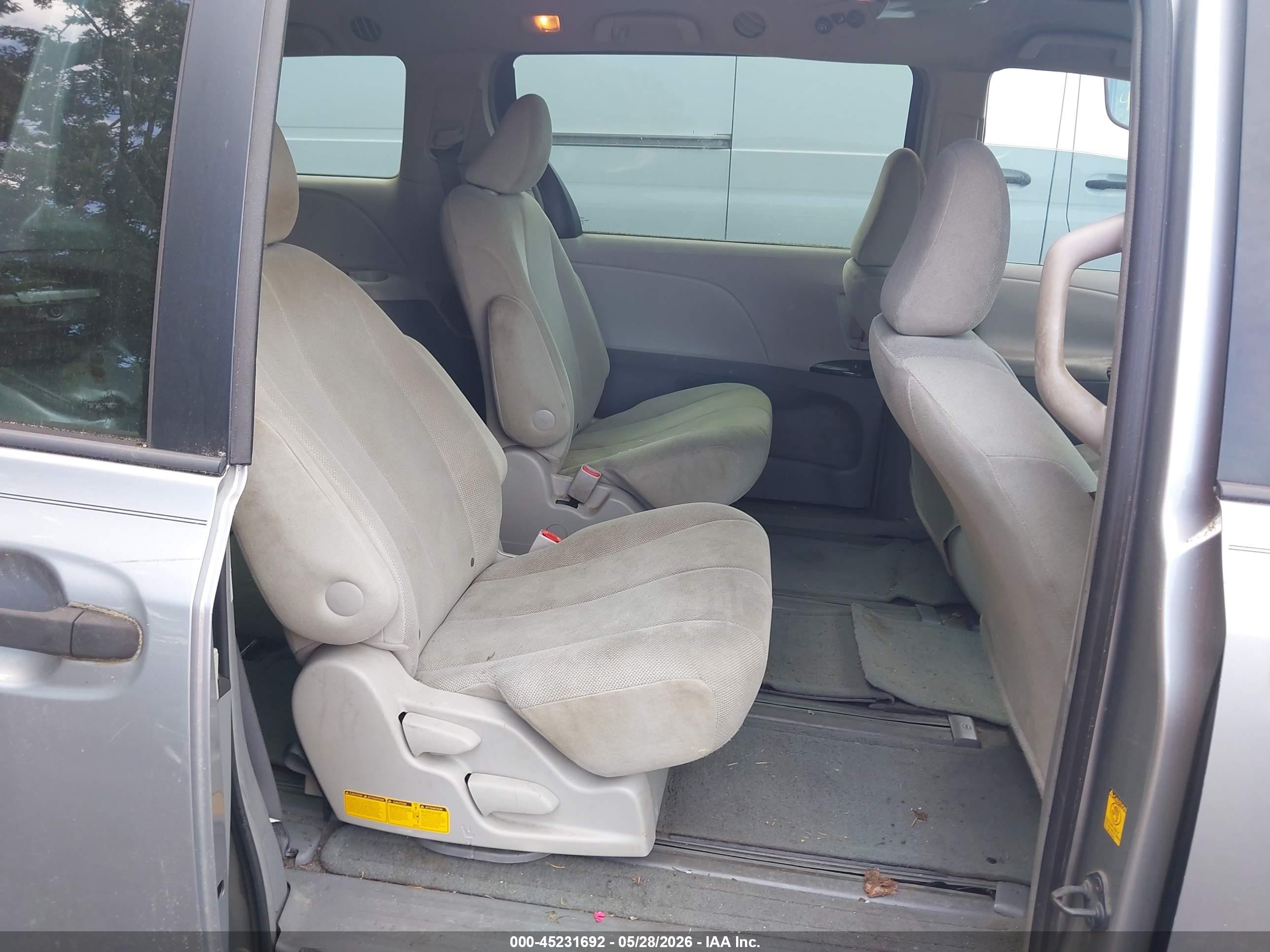 2011 Toyota Sienna   Silver vin: 5TDKA3DCXBS001961