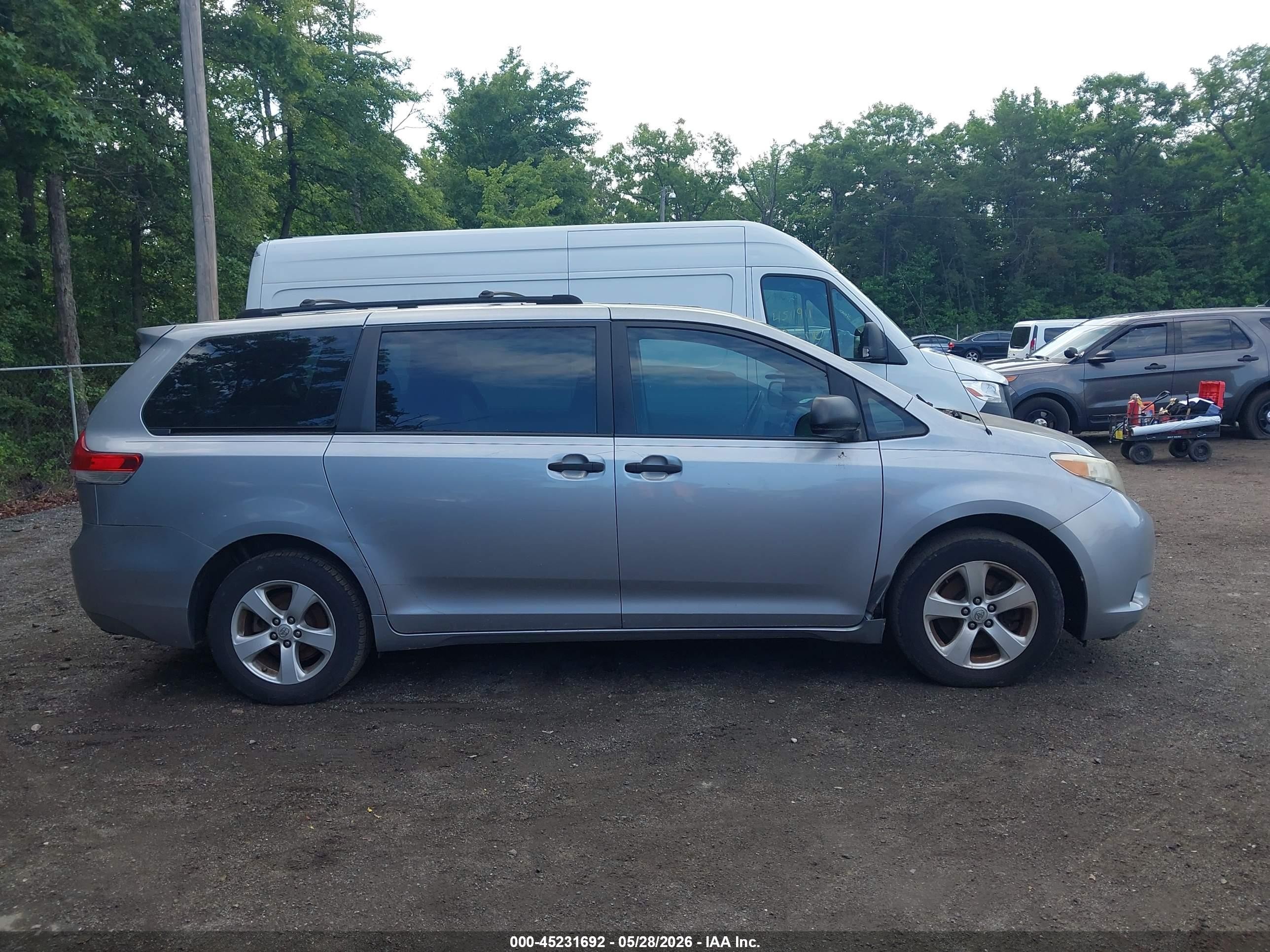 2011 Toyota Sienna   Silver vin: 5TDKA3DCXBS001961