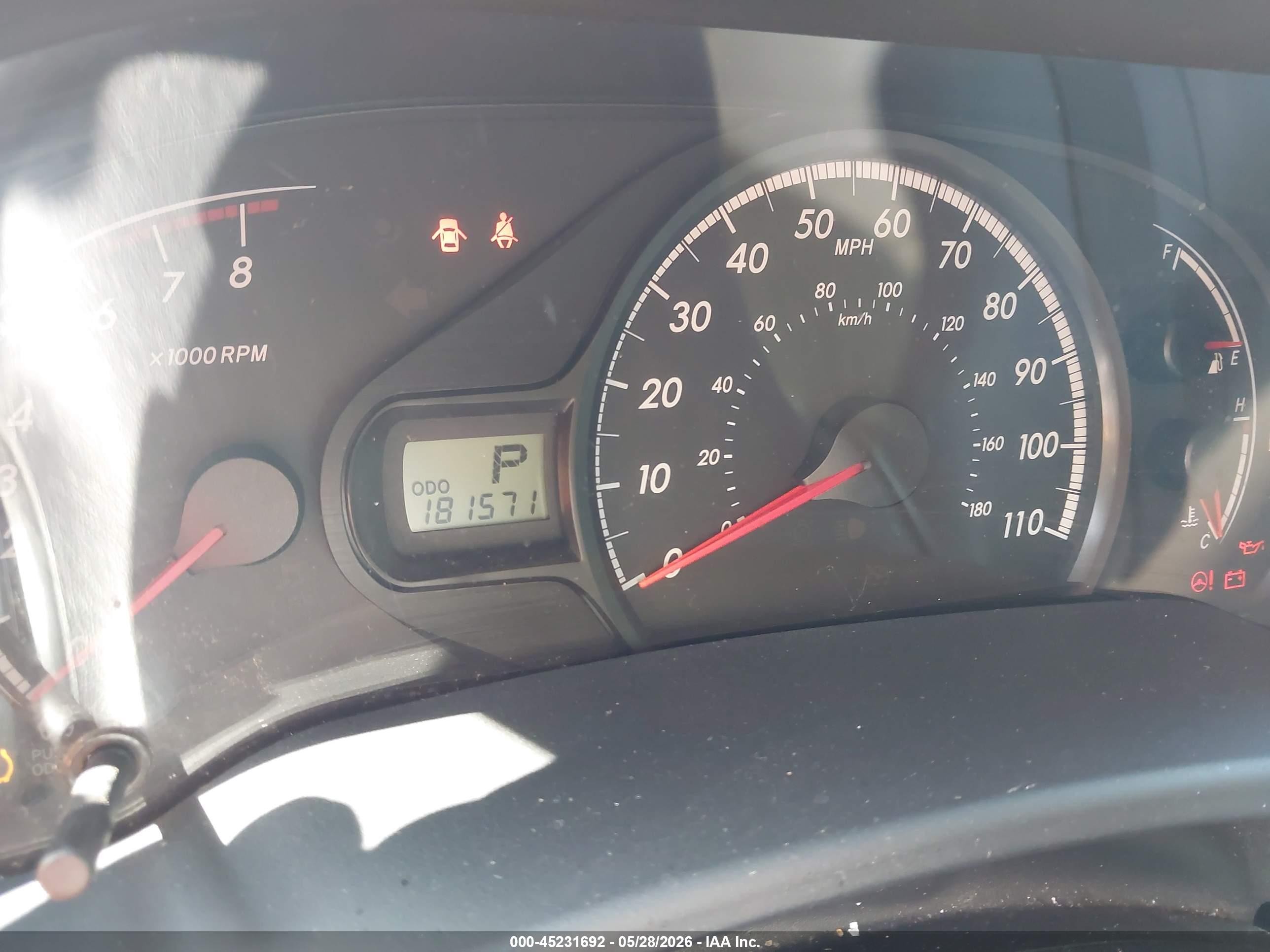 2011 Toyota Sienna   Silver vin: 5TDKA3DCXBS001961