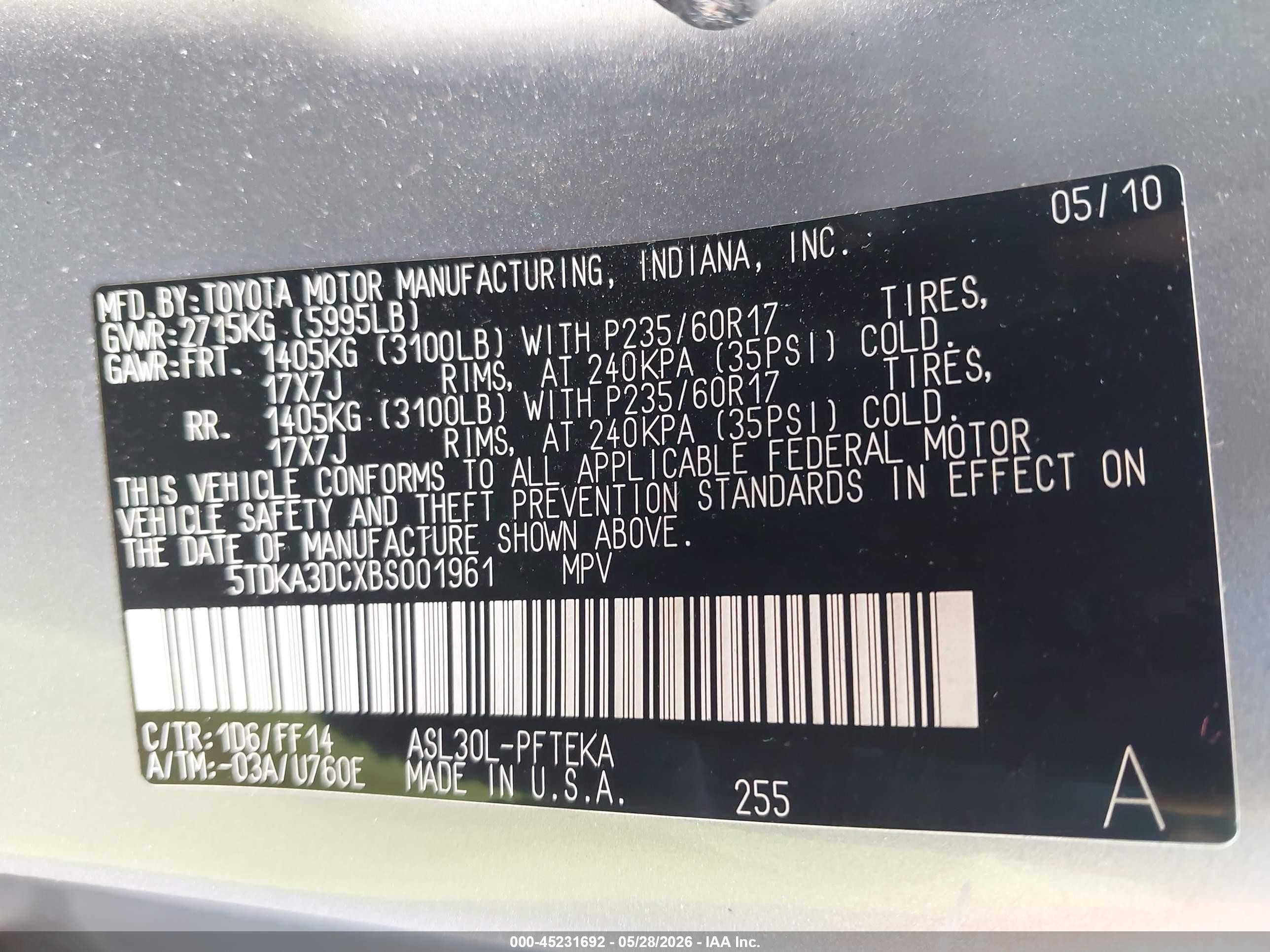 2011 Toyota Sienna   Silver vin: 5TDKA3DCXBS001961