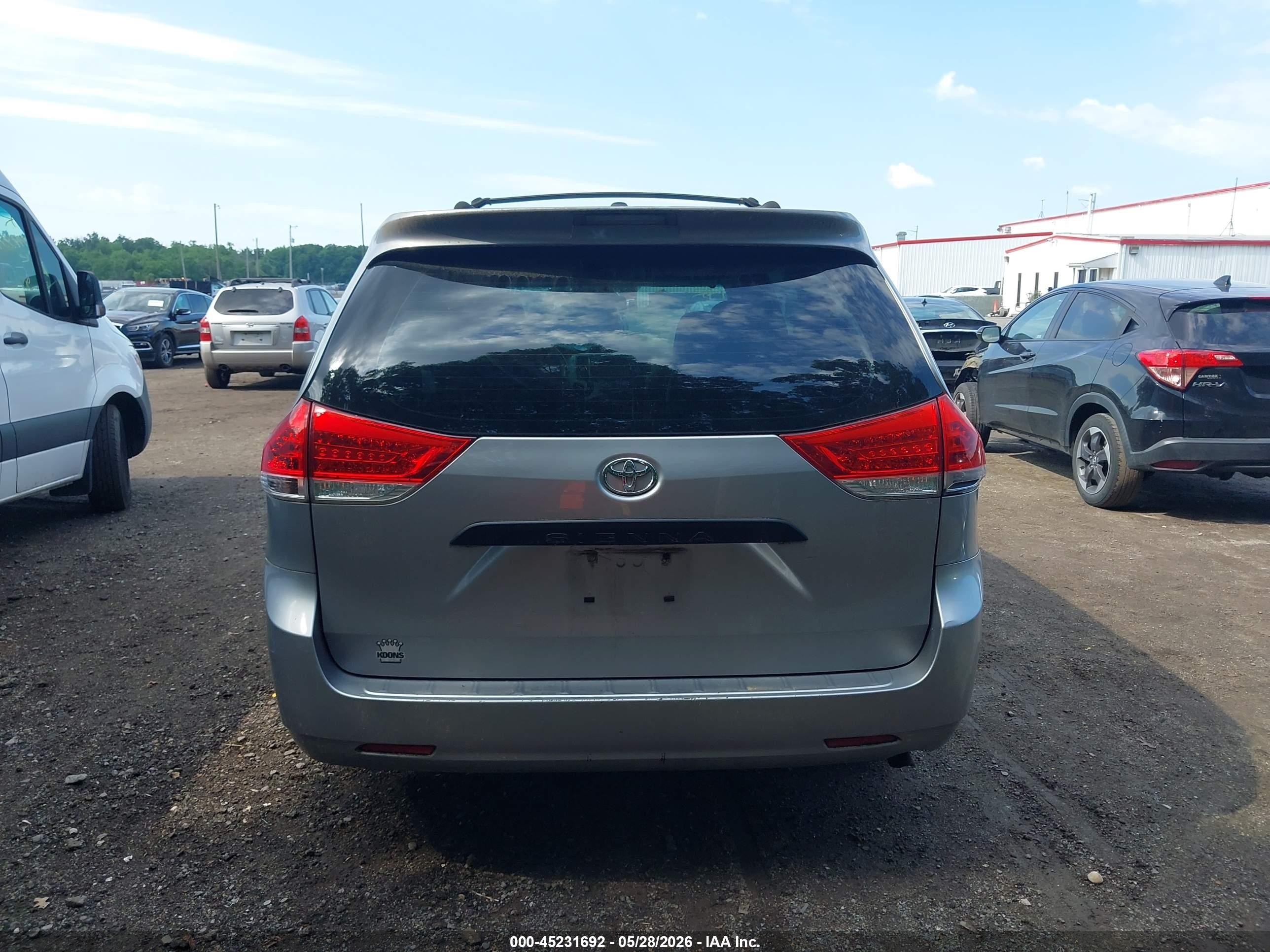 2011 Toyota Sienna   Silver vin: 5TDKA3DCXBS001961