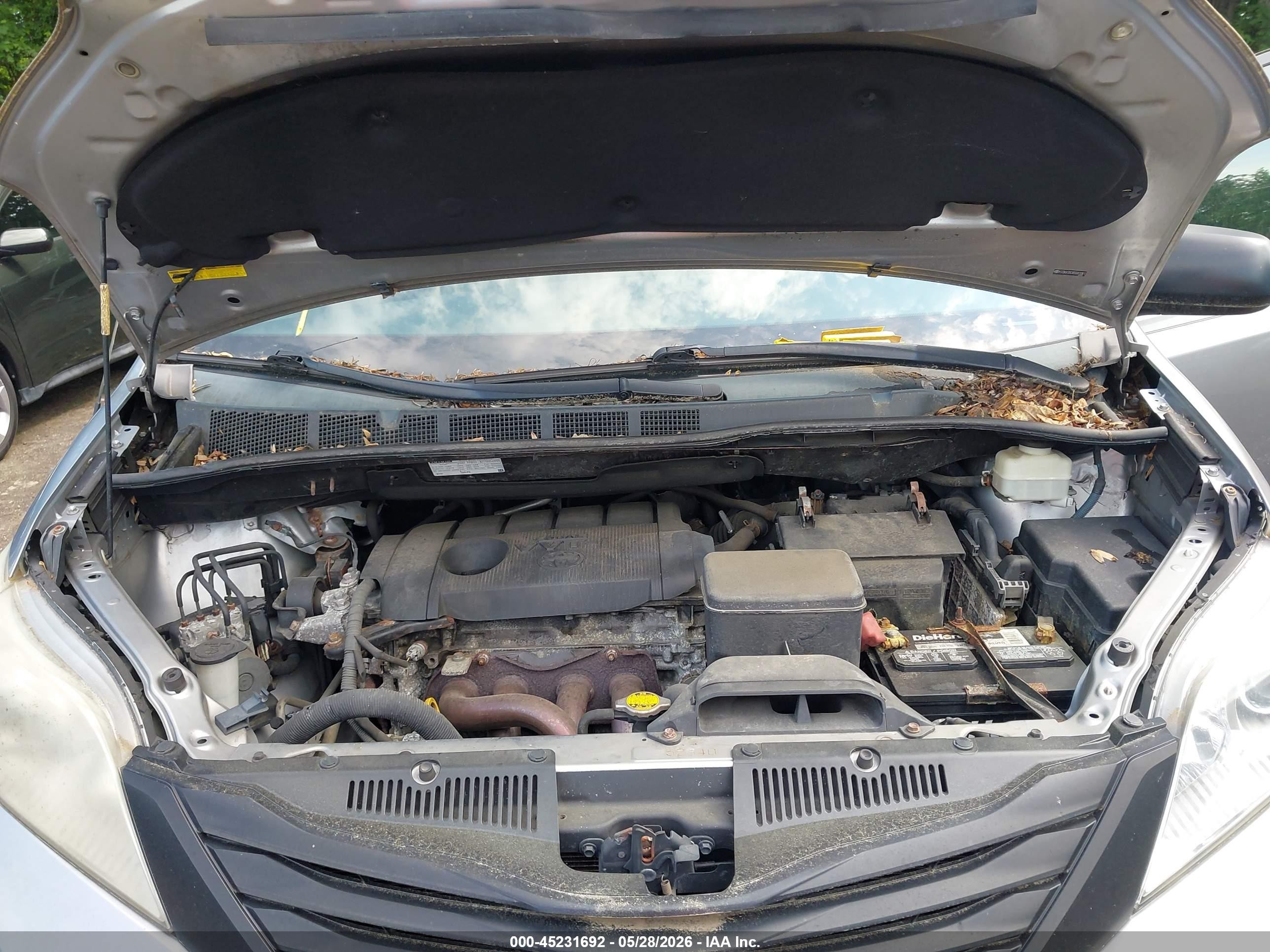 2011 Toyota Sienna   Silver vin: 5TDKA3DCXBS001961