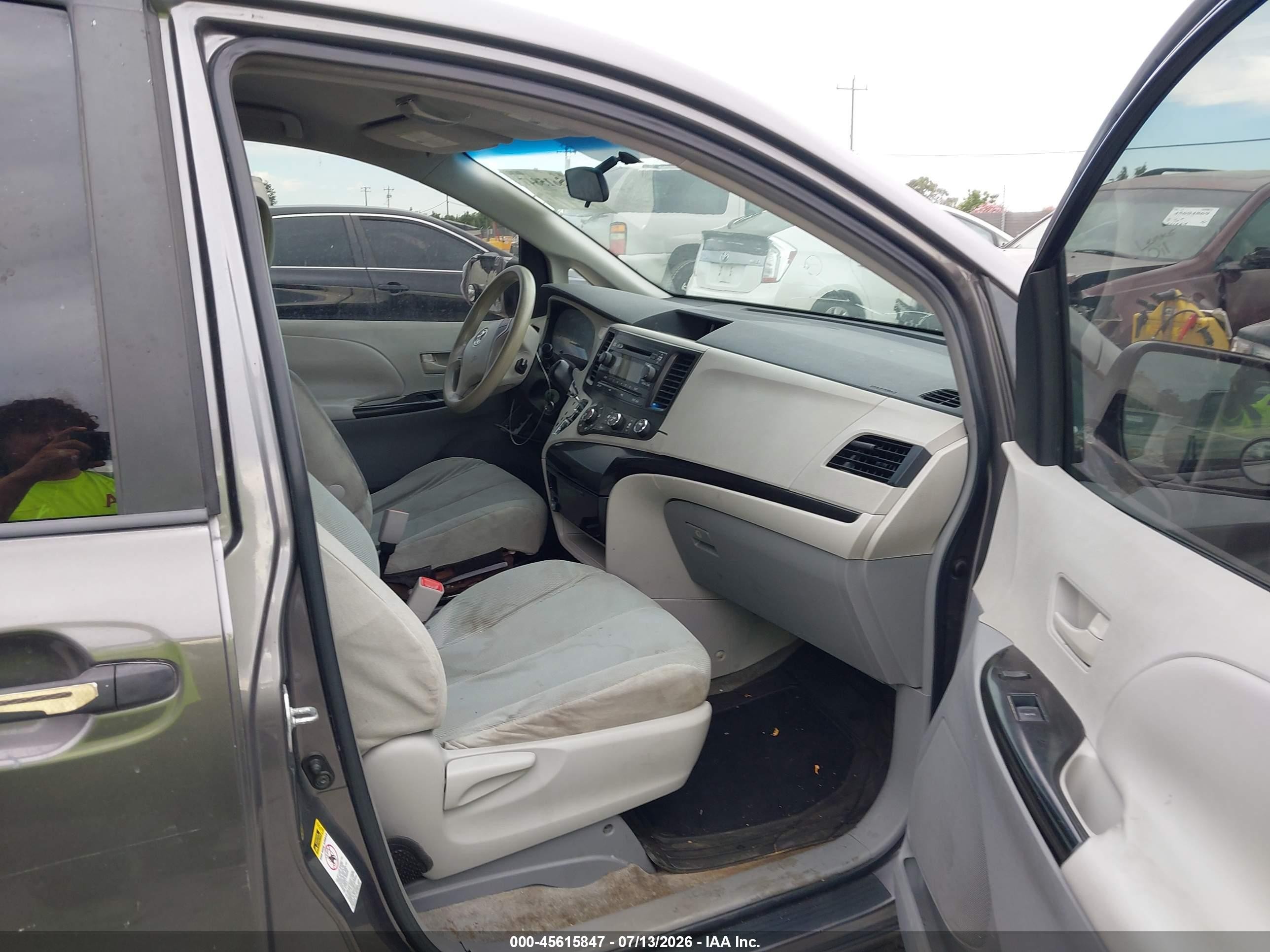 2011 Toyota Sienna   Gray vin: 5TDKA3DCXBS006643
