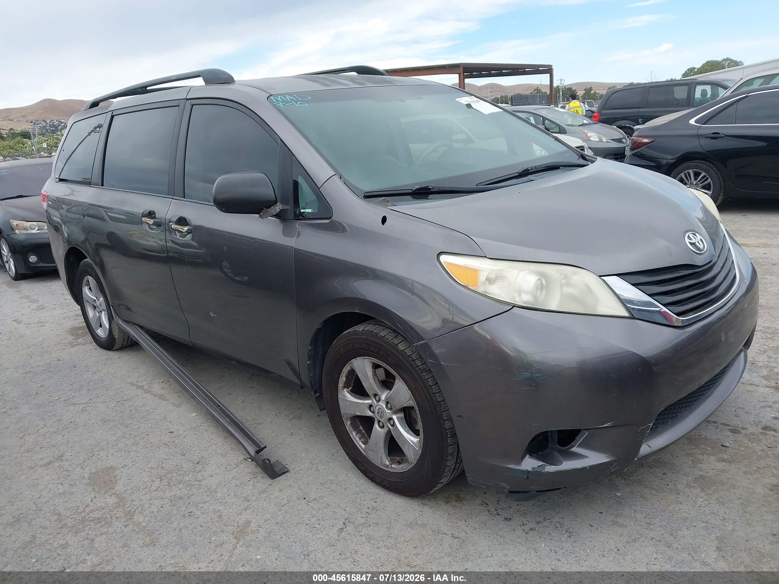 2011 Toyota Sienna   Gray vin: 5TDKA3DCXBS006643