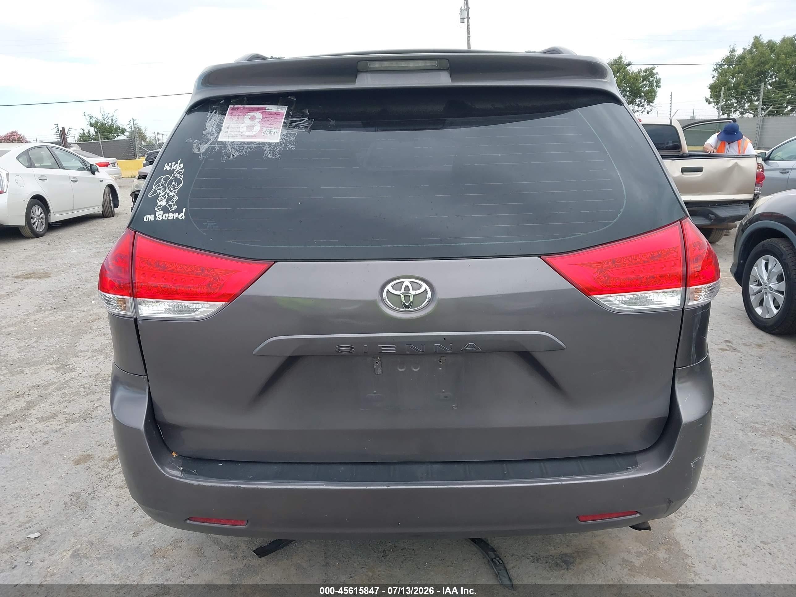 2011 Toyota Sienna   Gray vin: 5TDKA3DCXBS006643