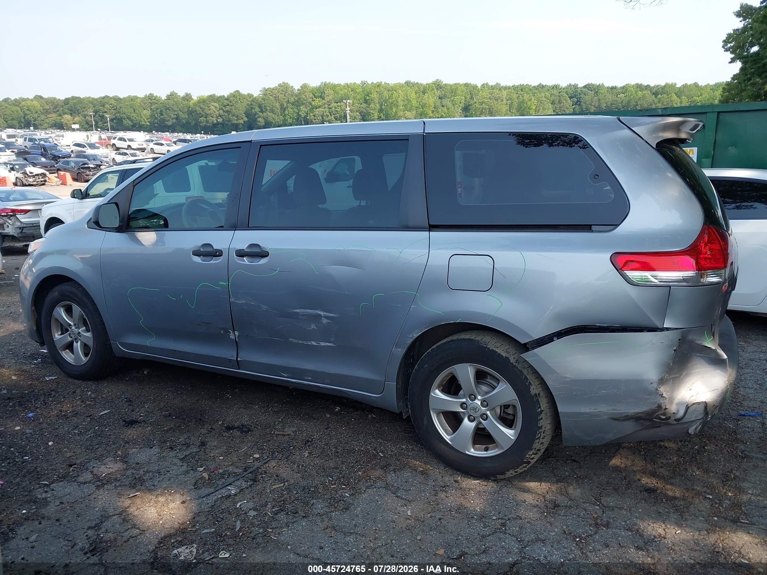 2012 Toyota Sienna Base 7 Passenger Silver vin: 5TDKA3DCXCS015313