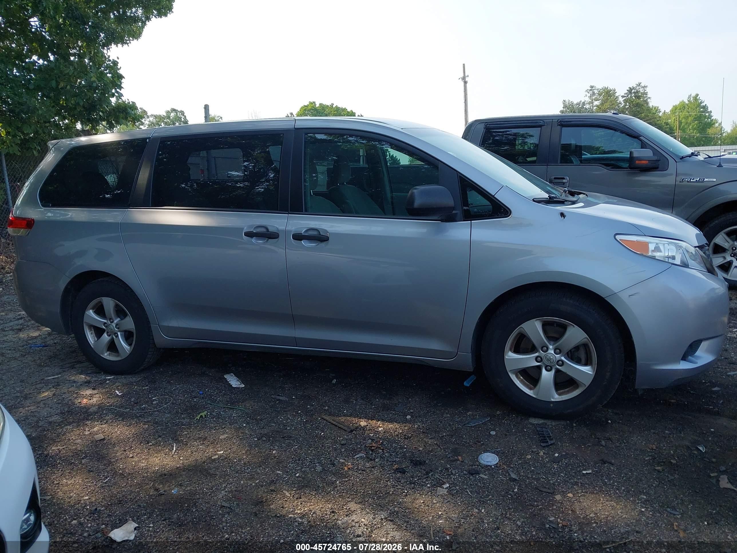 2012 Toyota Sienna Base 7 Passenger Silver vin: 5TDKA3DCXCS015313