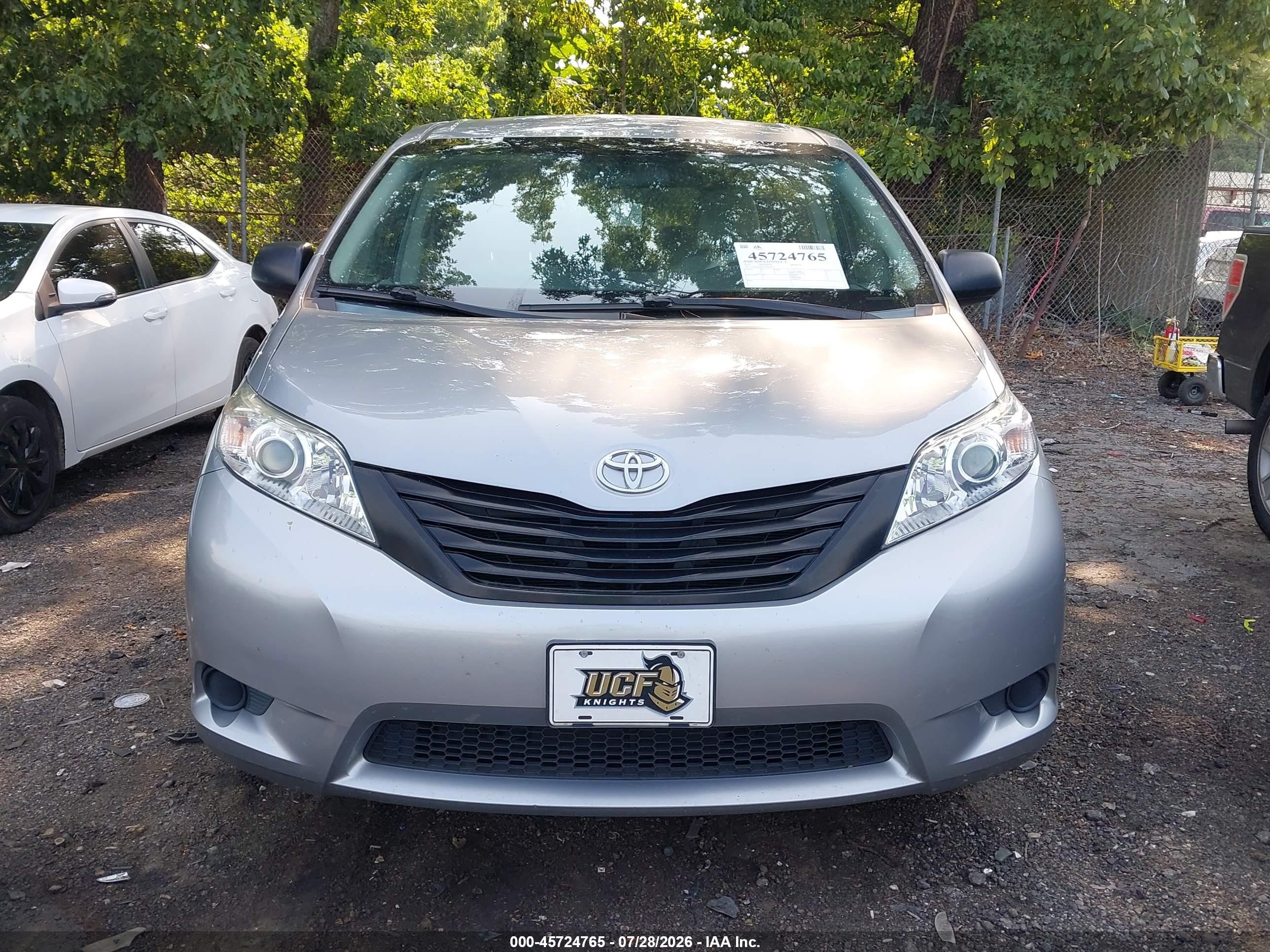 2012 Toyota Sienna Base 7 Passenger Silver vin: 5TDKA3DCXCS015313