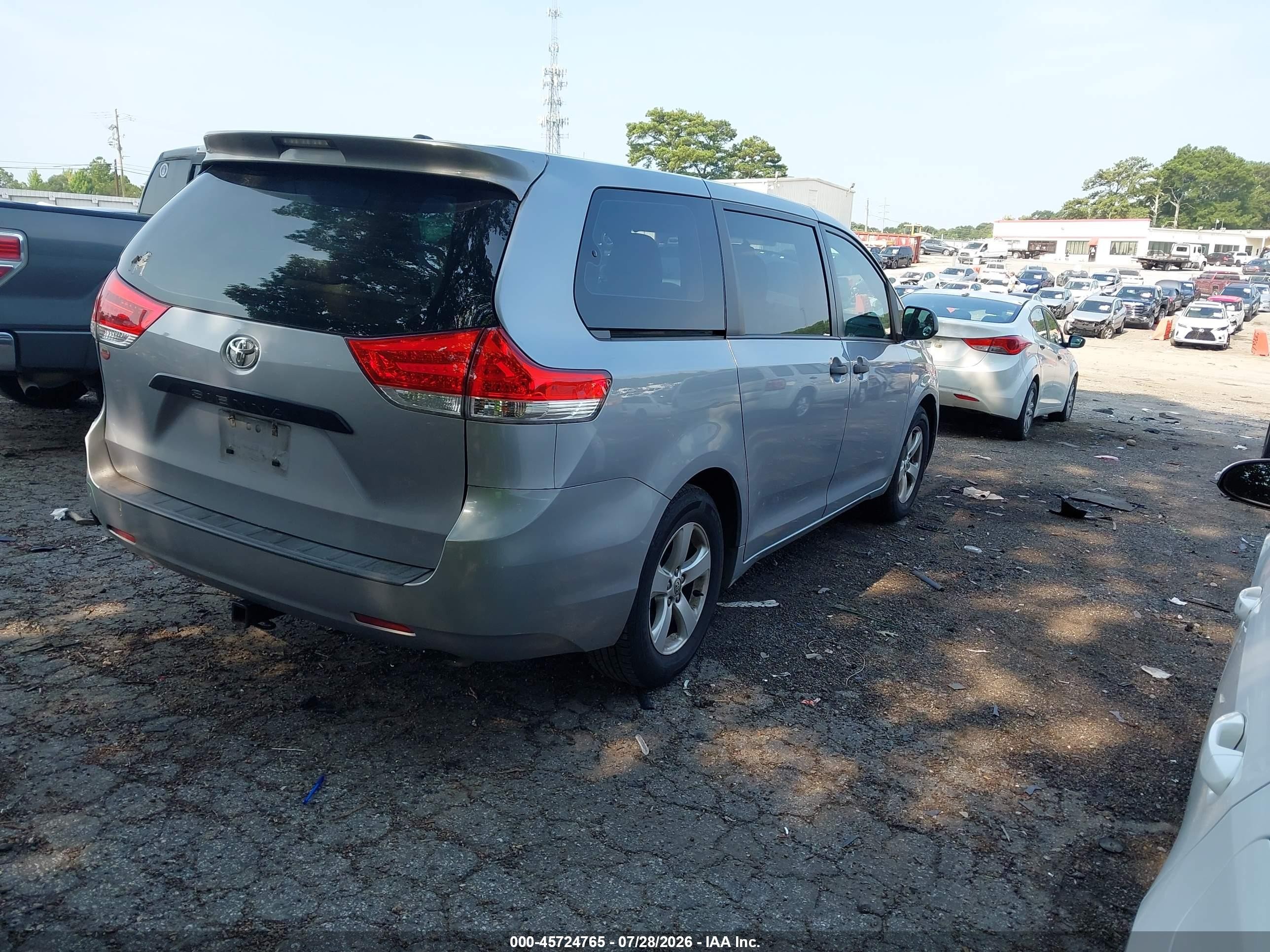 2012 Toyota Sienna Base 7 Passenger Silver vin: 5TDKA3DCXCS015313