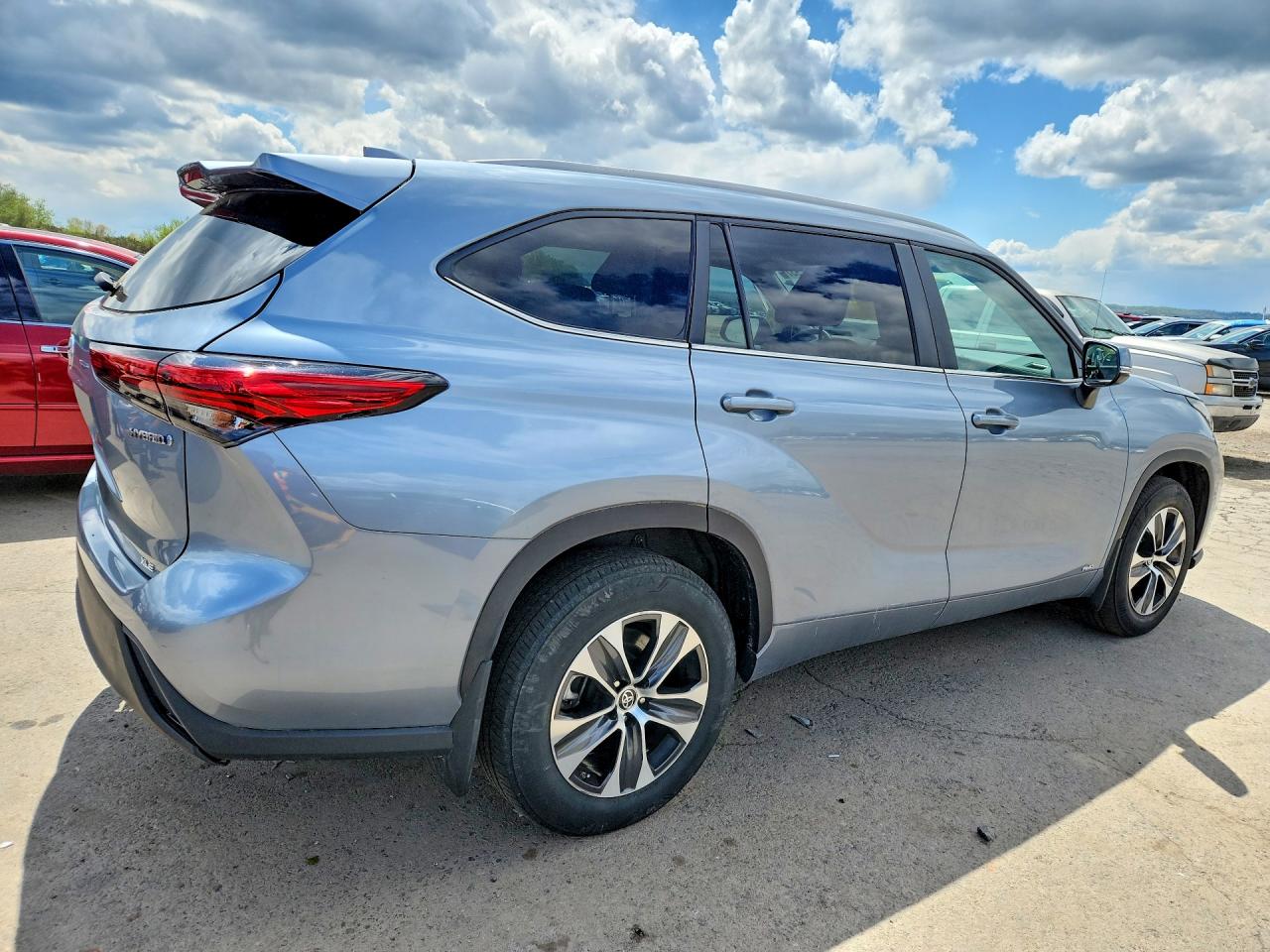 2023 Toyota Highlander Hybrid Xle Blue vin: 5TDKBRCHXPS119884
