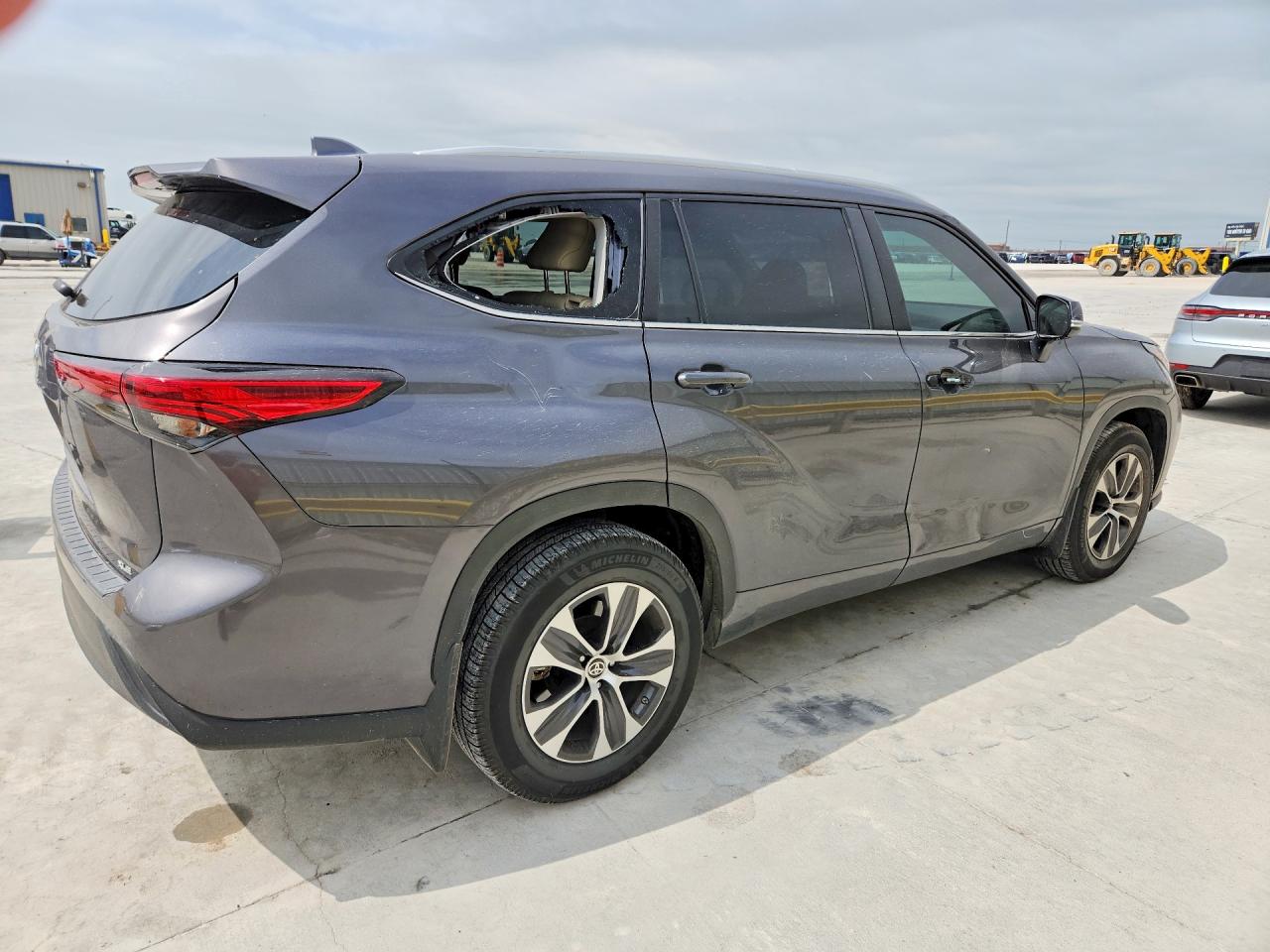 2023 Toyota Highlander Xle Gray vin: 5TDKDRAH1PS033621