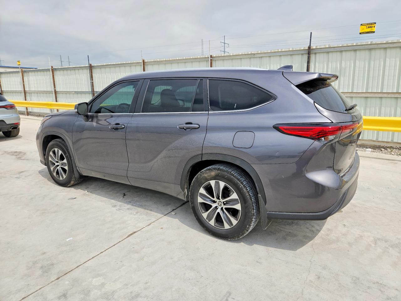 2023 Toyota Highlander Xle Gray vin: 5TDKDRAH1PS033621