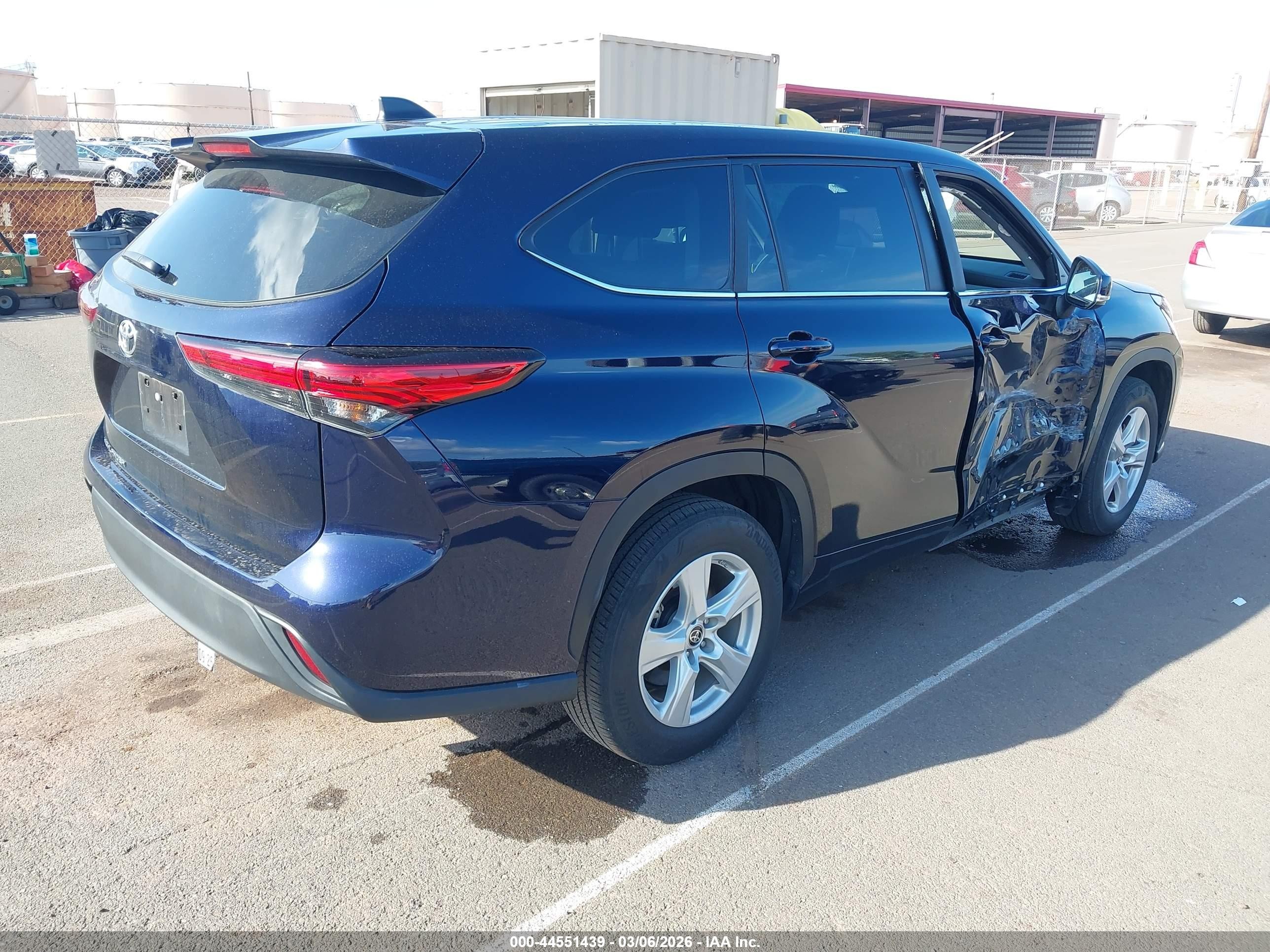 2023 Toyota Highlander Le Blue vin: 5TDKDRAH2PS019453