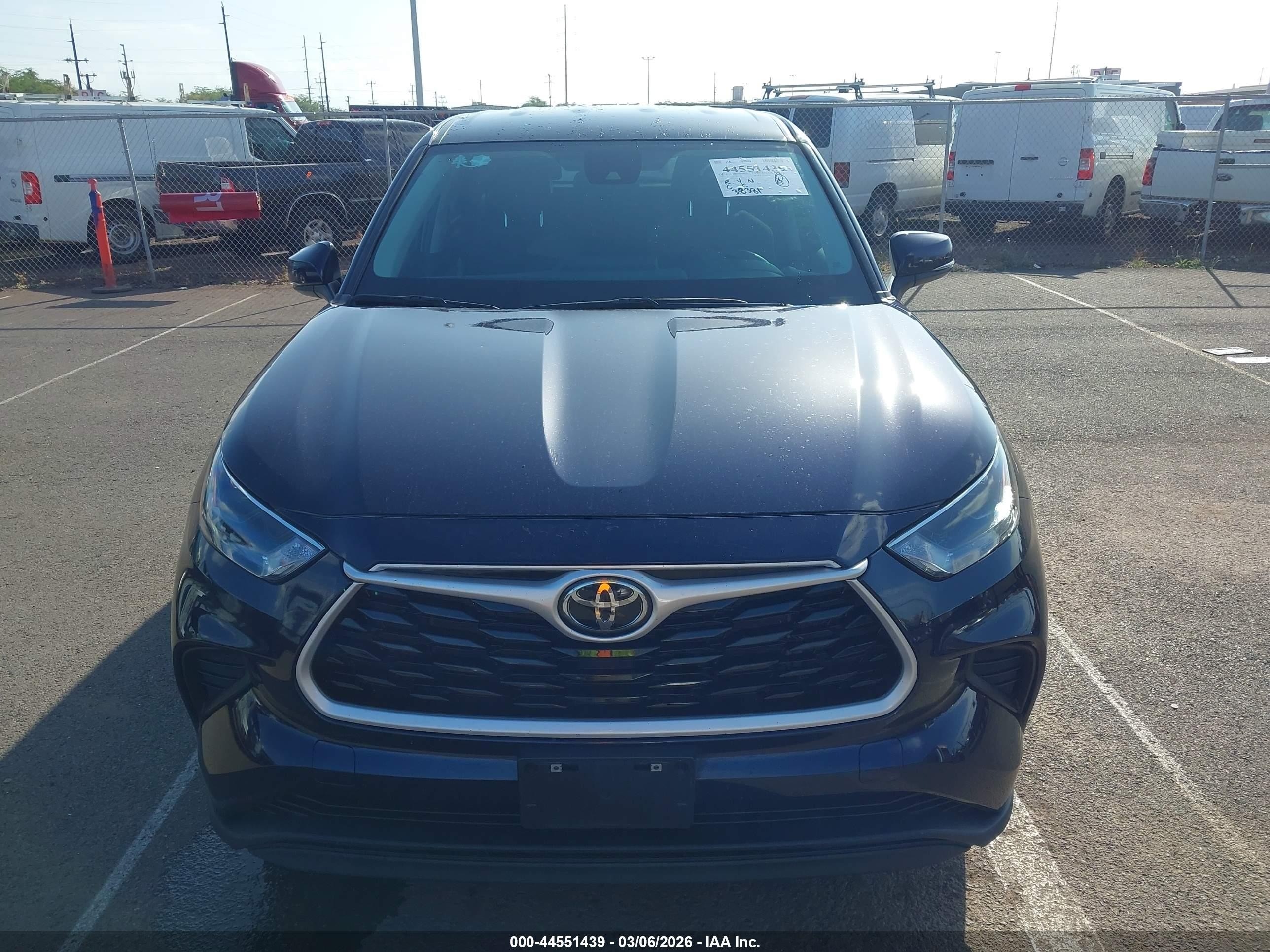 2023 Toyota Highlander Le Blue vin: 5TDKDRAH2PS019453