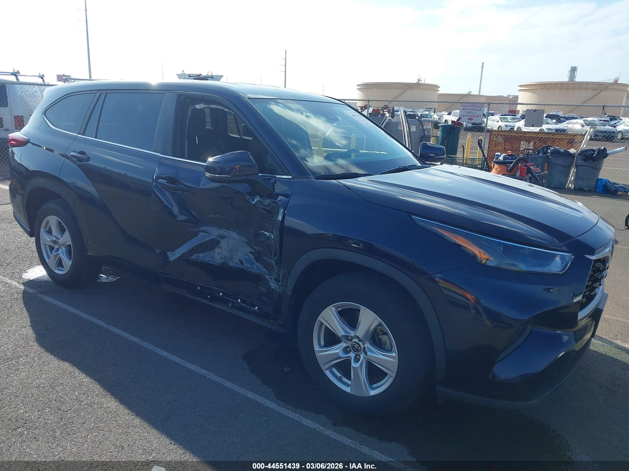 2023 Toyota Highlander Le Blue vin: 5TDKDRAH2PS019453