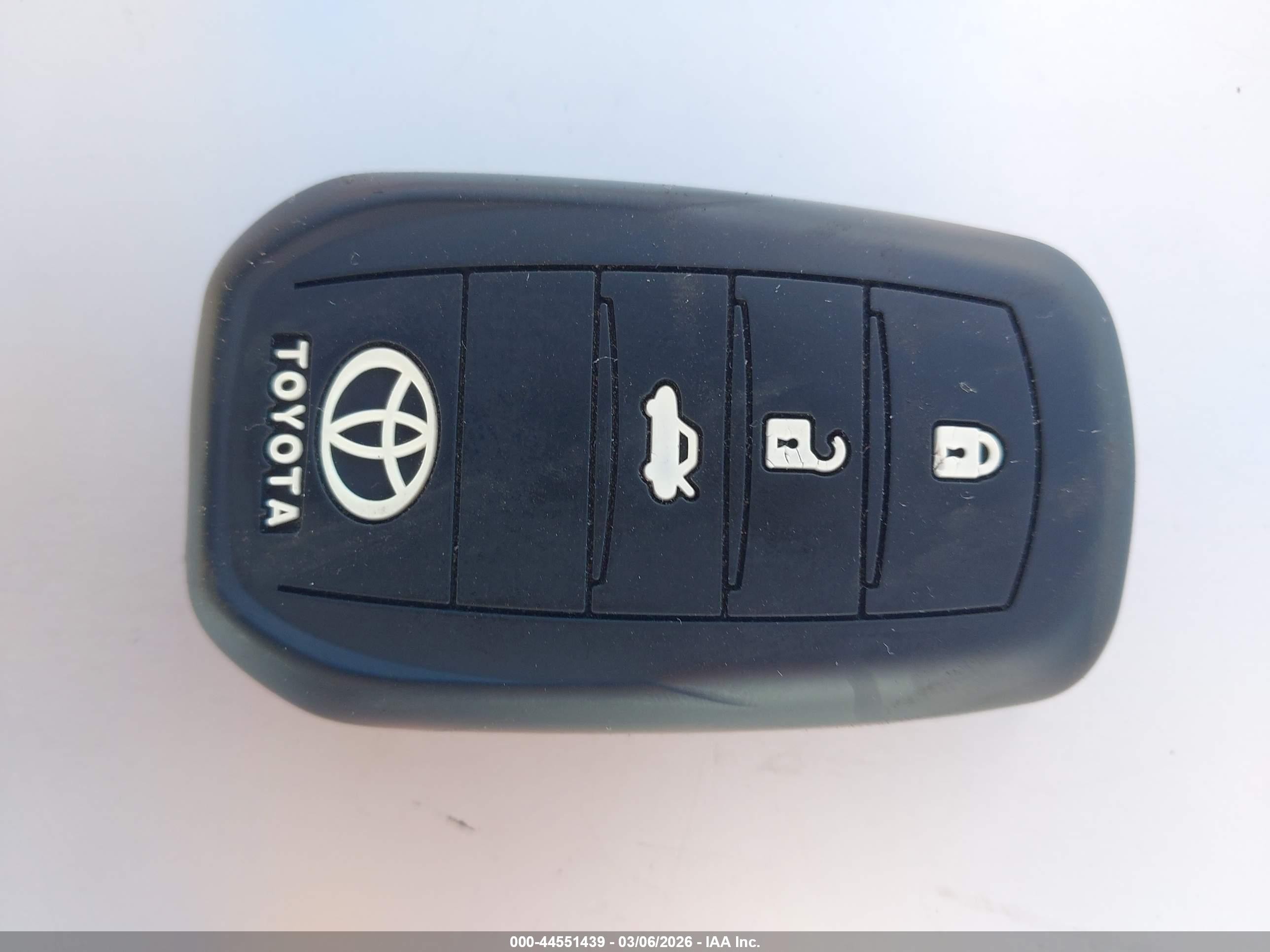 2023 Toyota Highlander Le Blue vin: 5TDKDRAH2PS019453