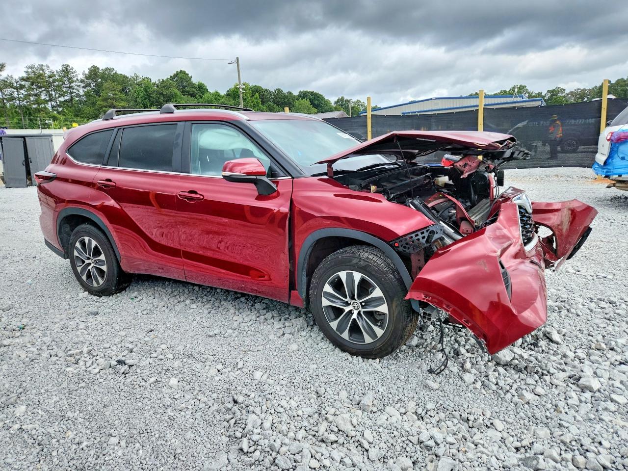2024 Toyota Highlander Xle Red vin: 5TDKDRAH2RS548713