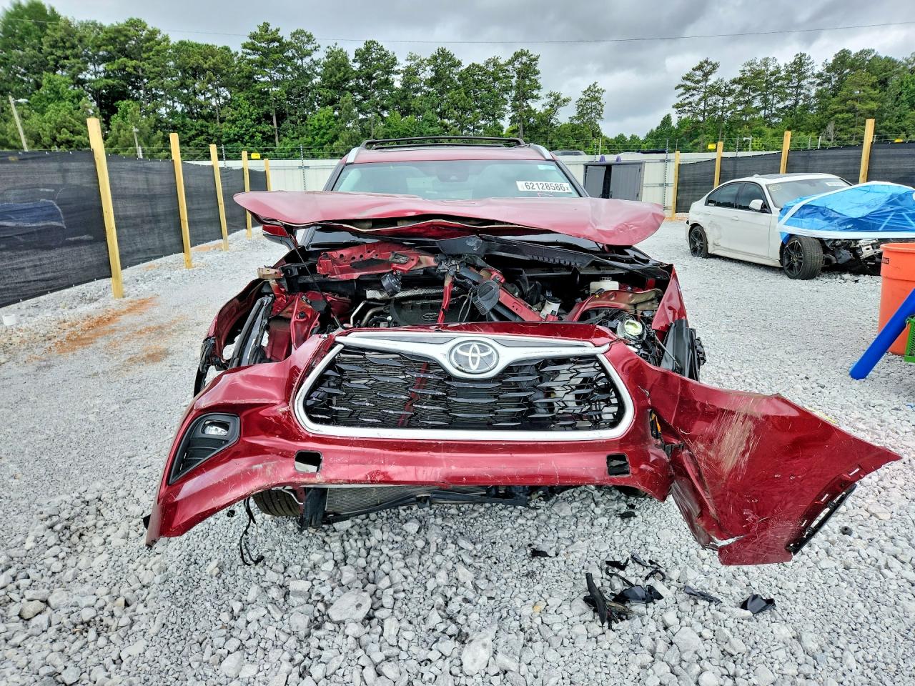 2024 Toyota Highlander Xle Red vin: 5TDKDRAH2RS548713
