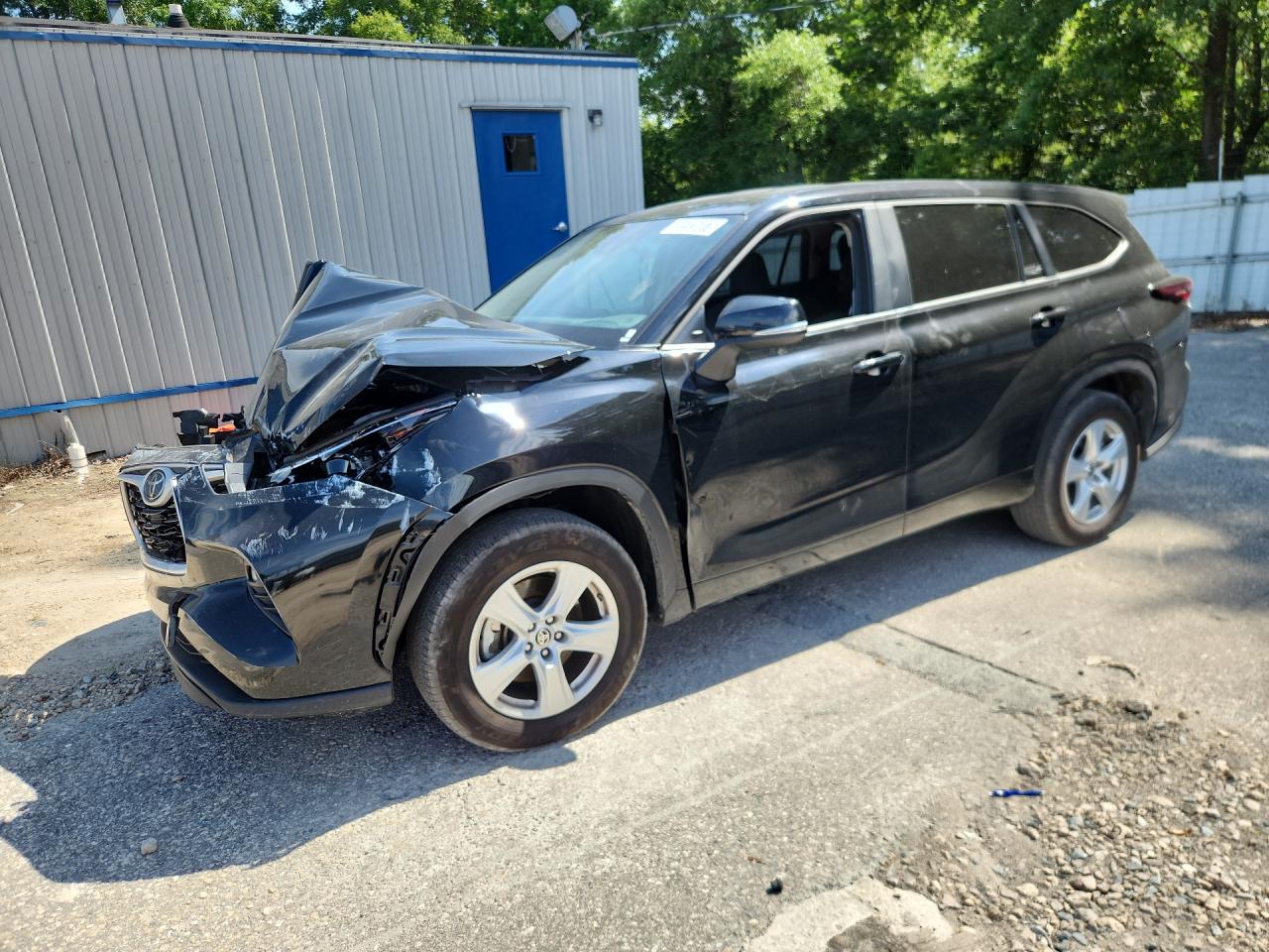 2025 Toyota Highlander Le Black vin: 5TDKDRAH2SS552184 Damage: Left Front Fender, Severe Damage, Replacement Required
