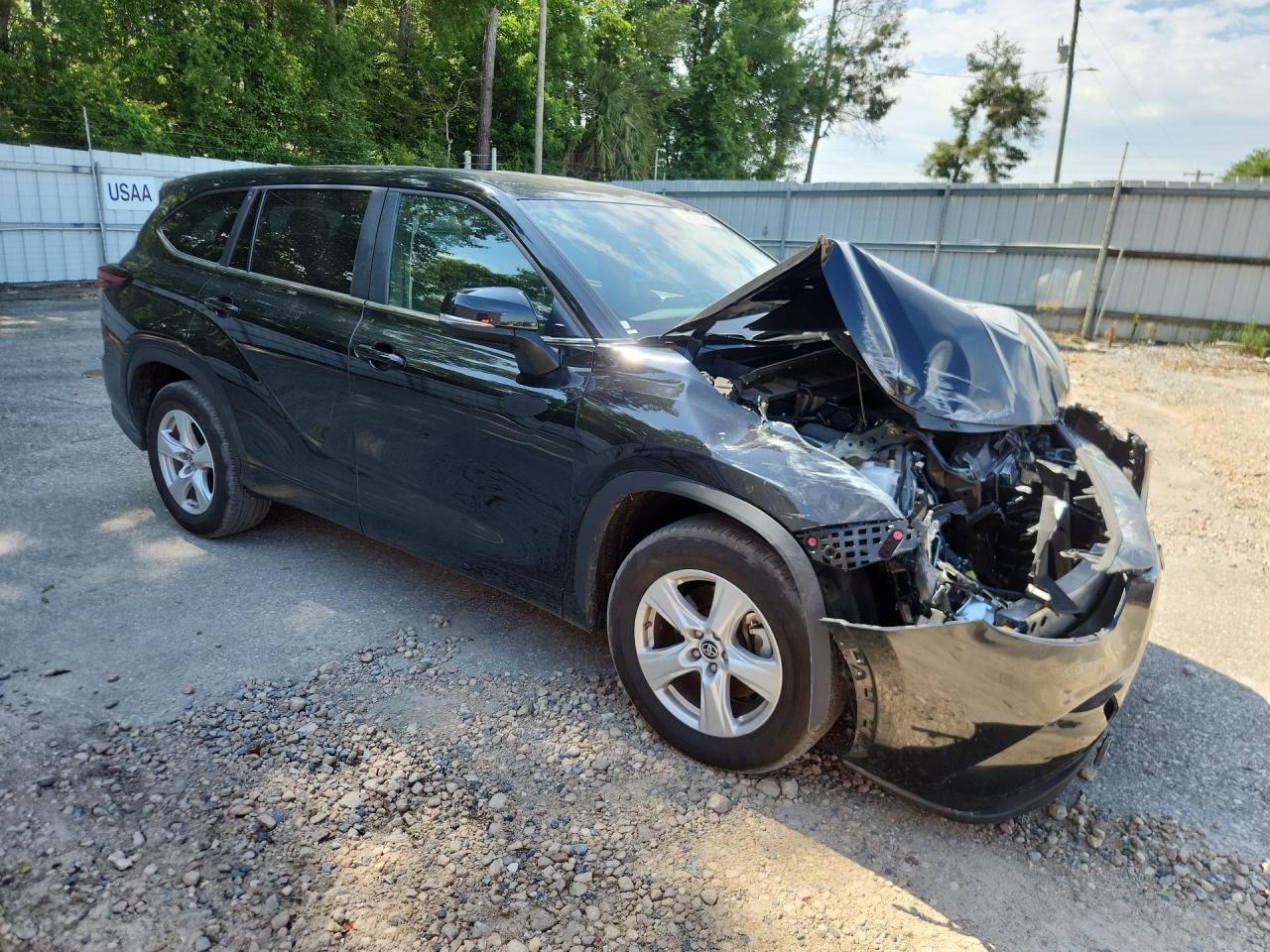 2025 Toyota Highlander Le Black vin: 5TDKDRAH2SS552184 Damage: Right Front Fender, Severe Damage, Replacement Required