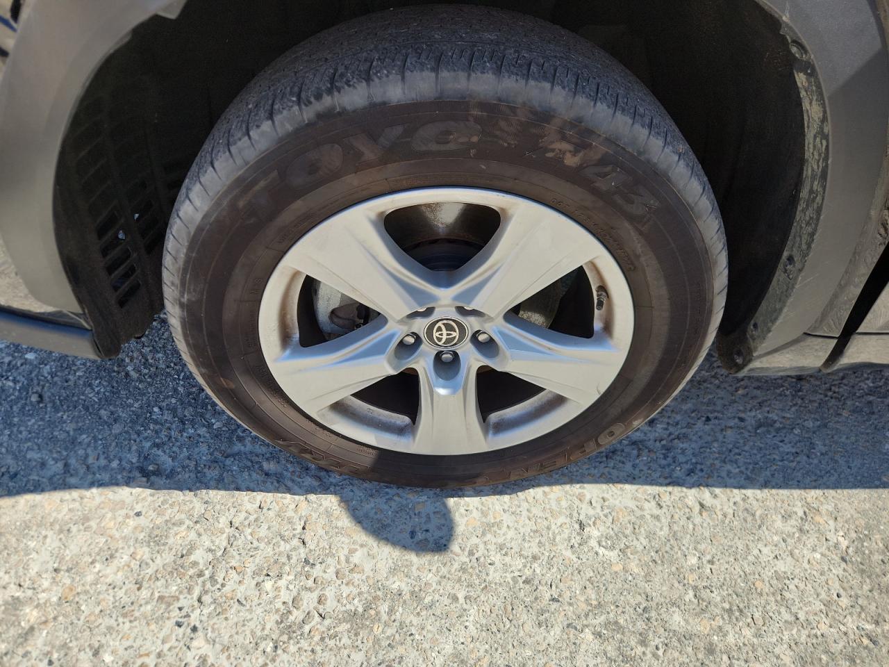 2025 Toyota Highlander Le Black vin: 5TDKDRAH2SS552184 Damage: Left Front Wheel, Chipped, 3