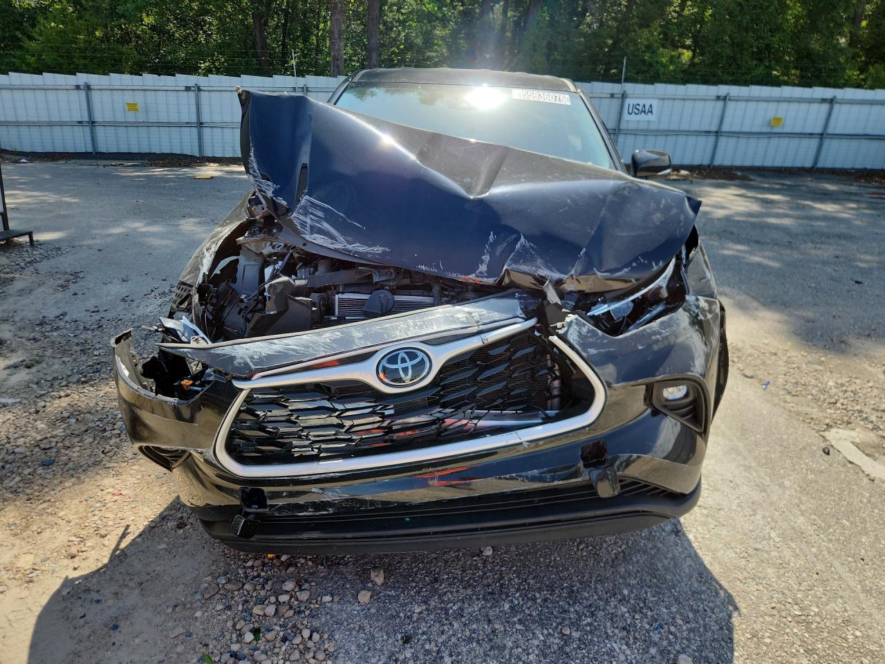 2025 Toyota Highlander Le Black vin: 5TDKDRAH2SS552184 Damage: Grille, Broken, Replacement Required