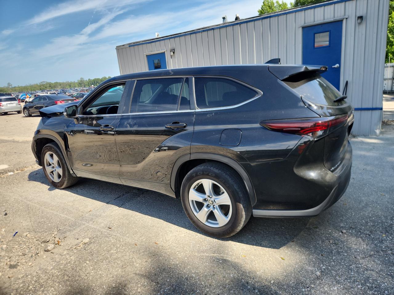 2025 Toyota Highlander Le Black vin: 5TDKDRAH2SS552184 Damage: Left Qtr Panel, Chipped, 3
