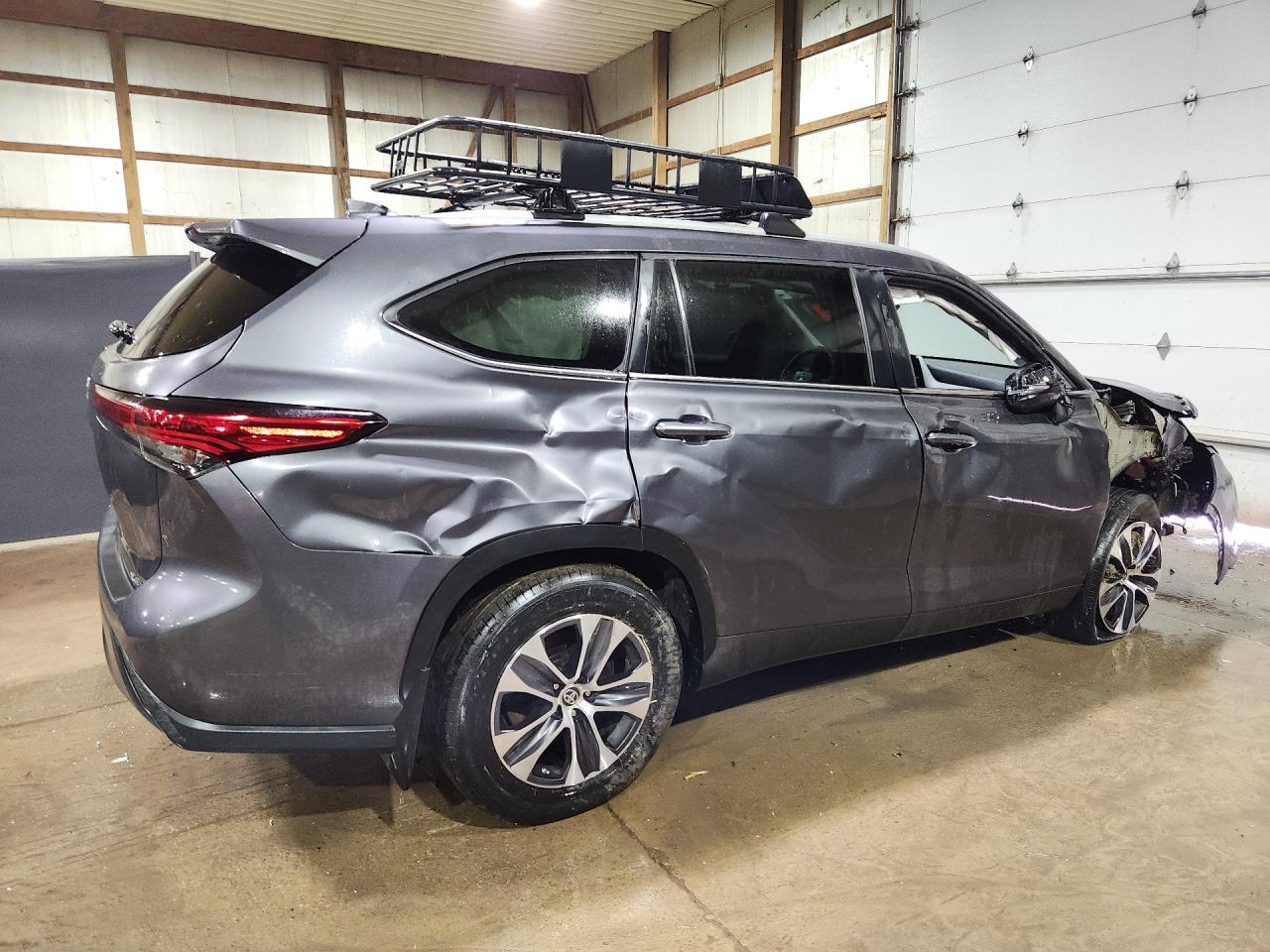 2023 Toyota Highlander Xle Gray vin: 5TDKDRAH3PS001110 Damage: Right Qtr Panel, Severe Damage, Replacement Required