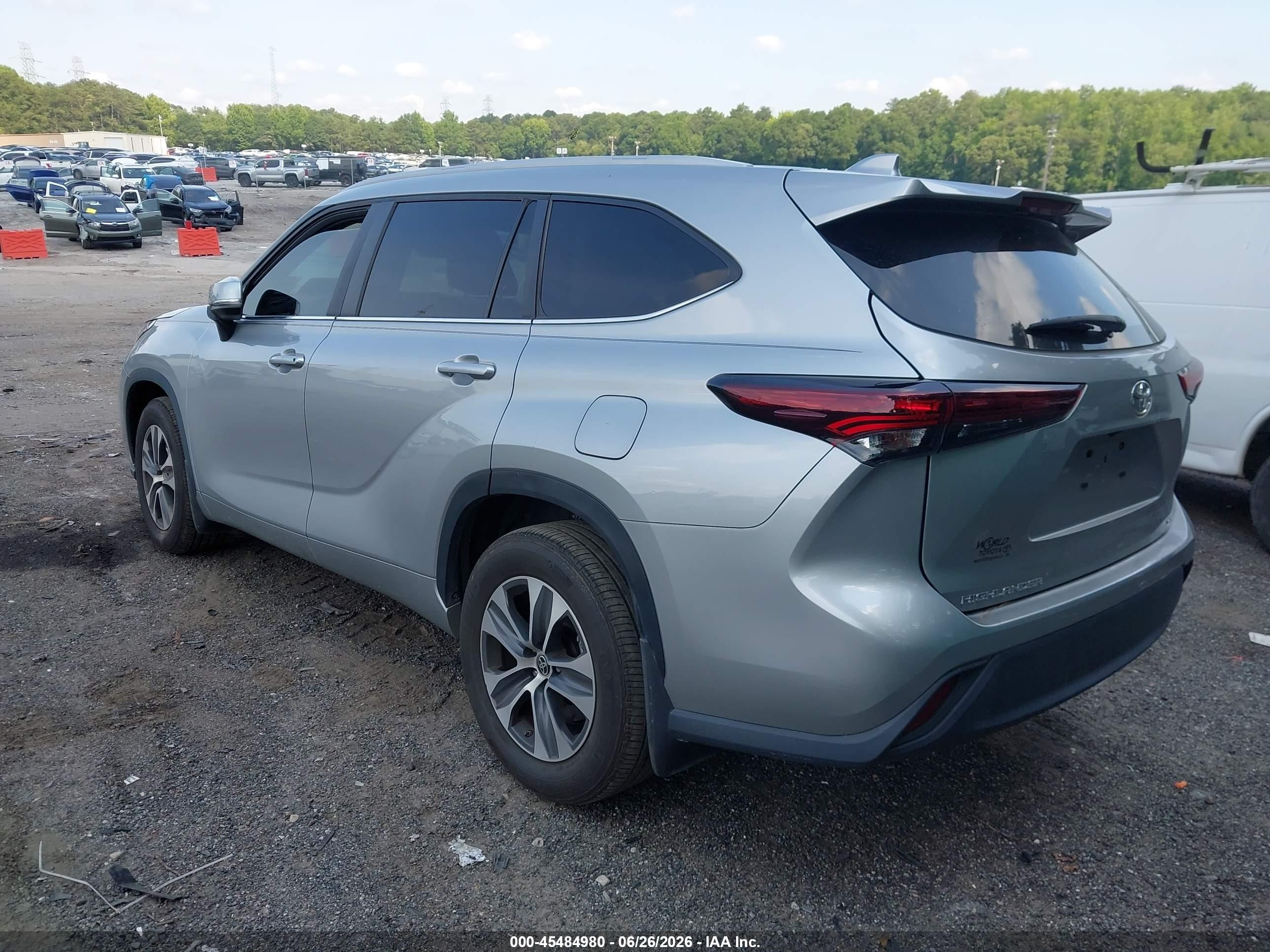 2024 Toyota Highlander Xle Silver vin: 5TDKDRAH3RS528258