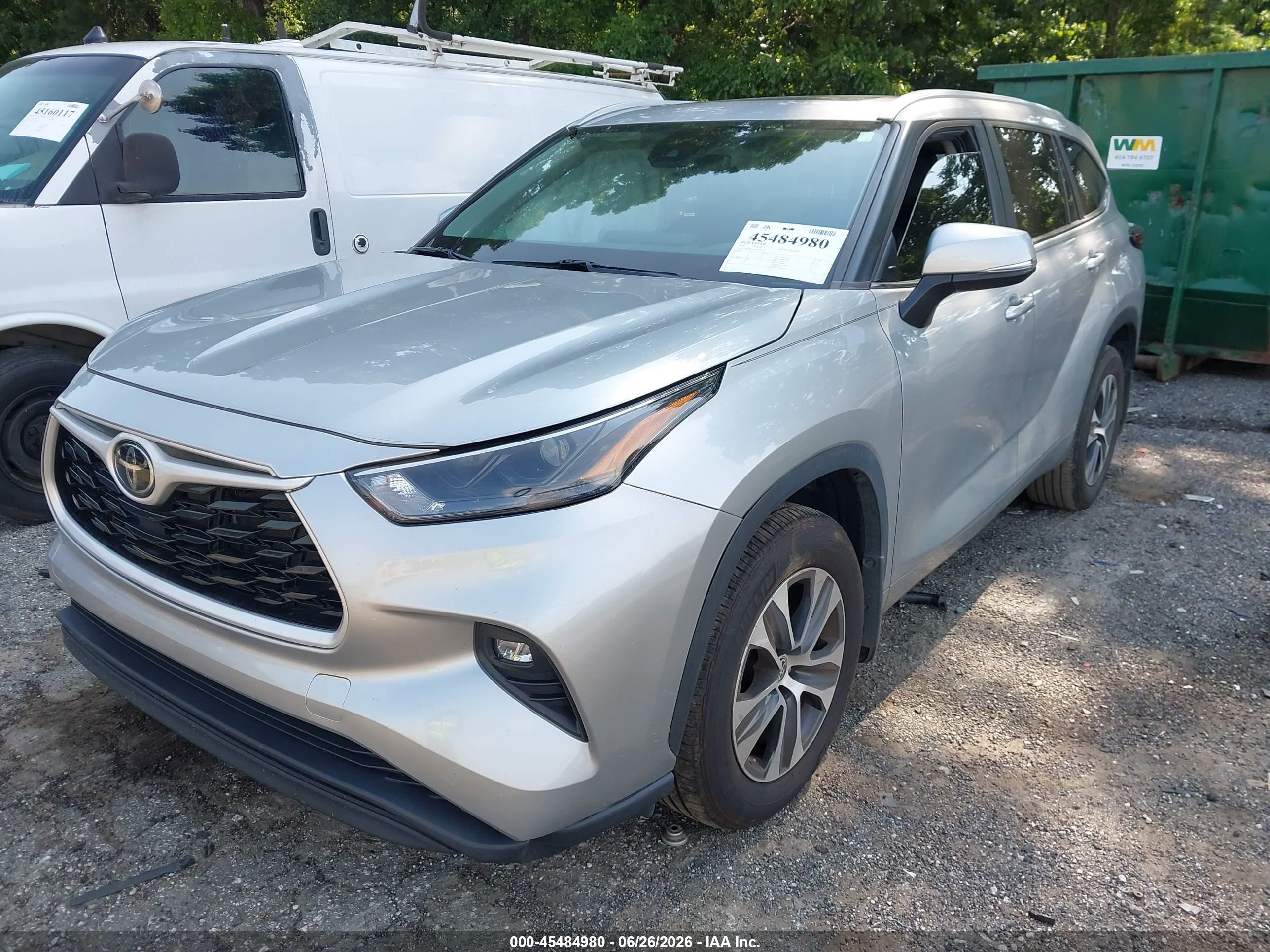 2024 Toyota Highlander Xle Silver vin: 5TDKDRAH3RS528258
