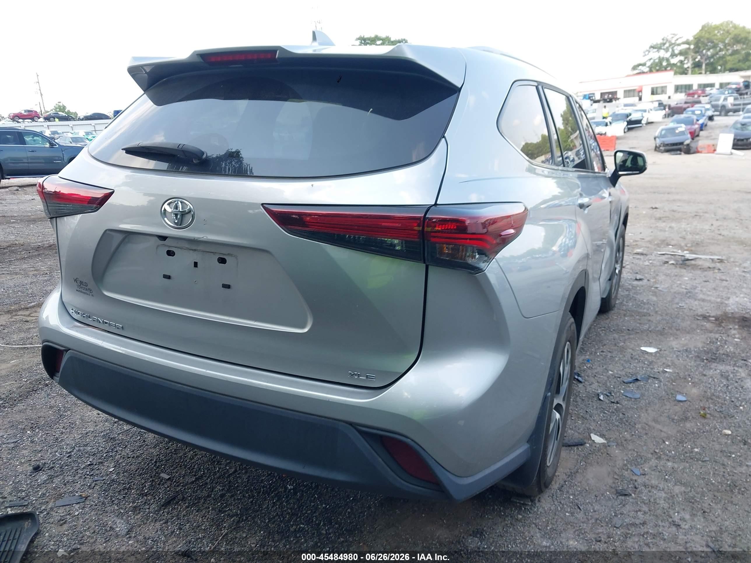 2024 Toyota Highlander Xle Silver vin: 5TDKDRAH3RS528258