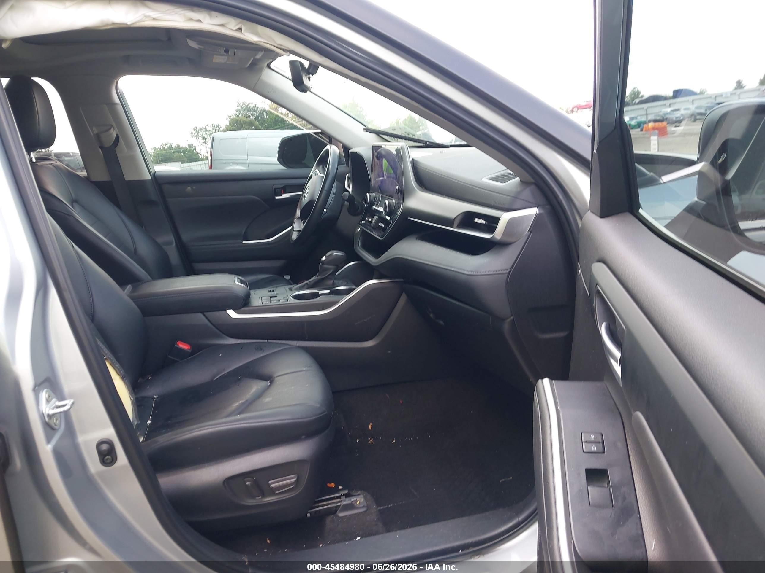 2024 Toyota Highlander Xle Silver vin: 5TDKDRAH3RS528258