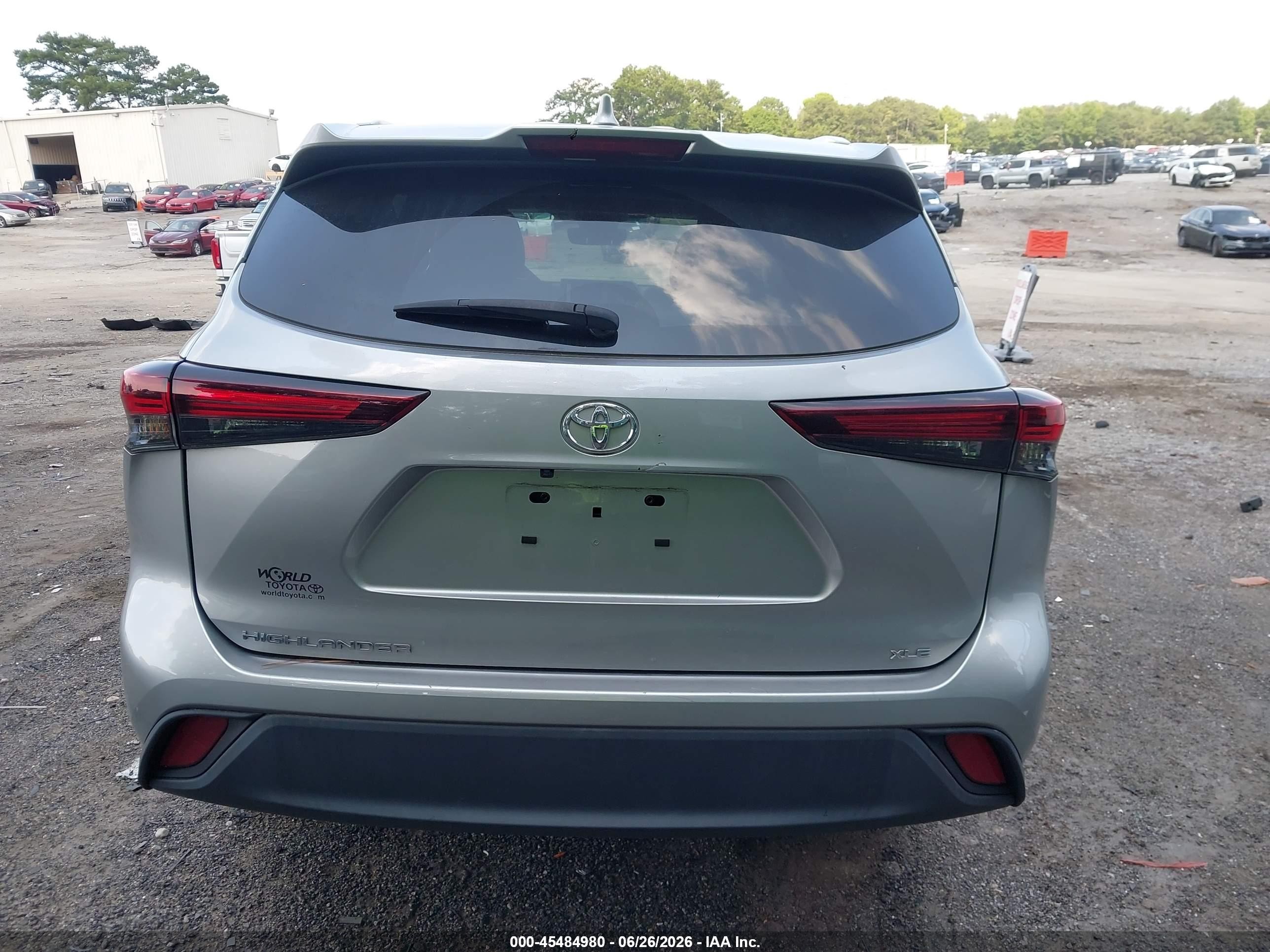 2024 Toyota Highlander Xle Silver vin: 5TDKDRAH3RS528258
