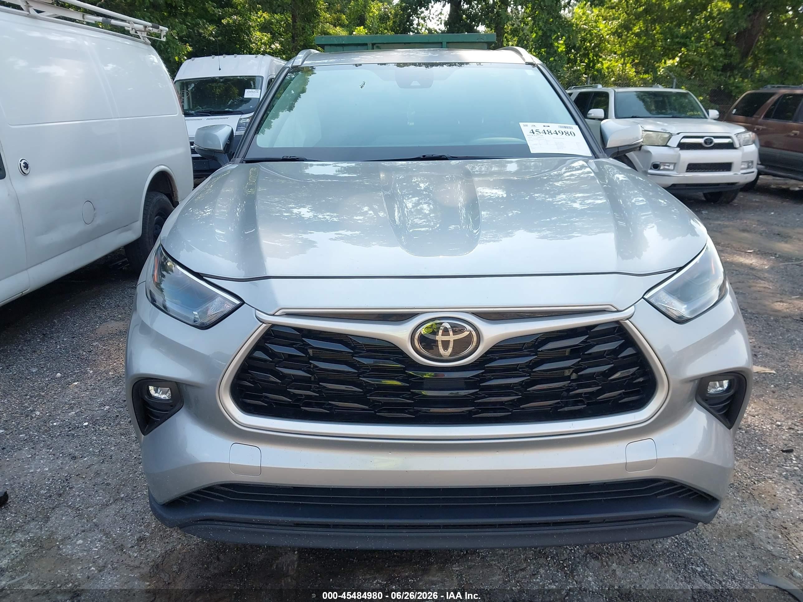 2024 Toyota Highlander Xle Silver vin: 5TDKDRAH3RS528258