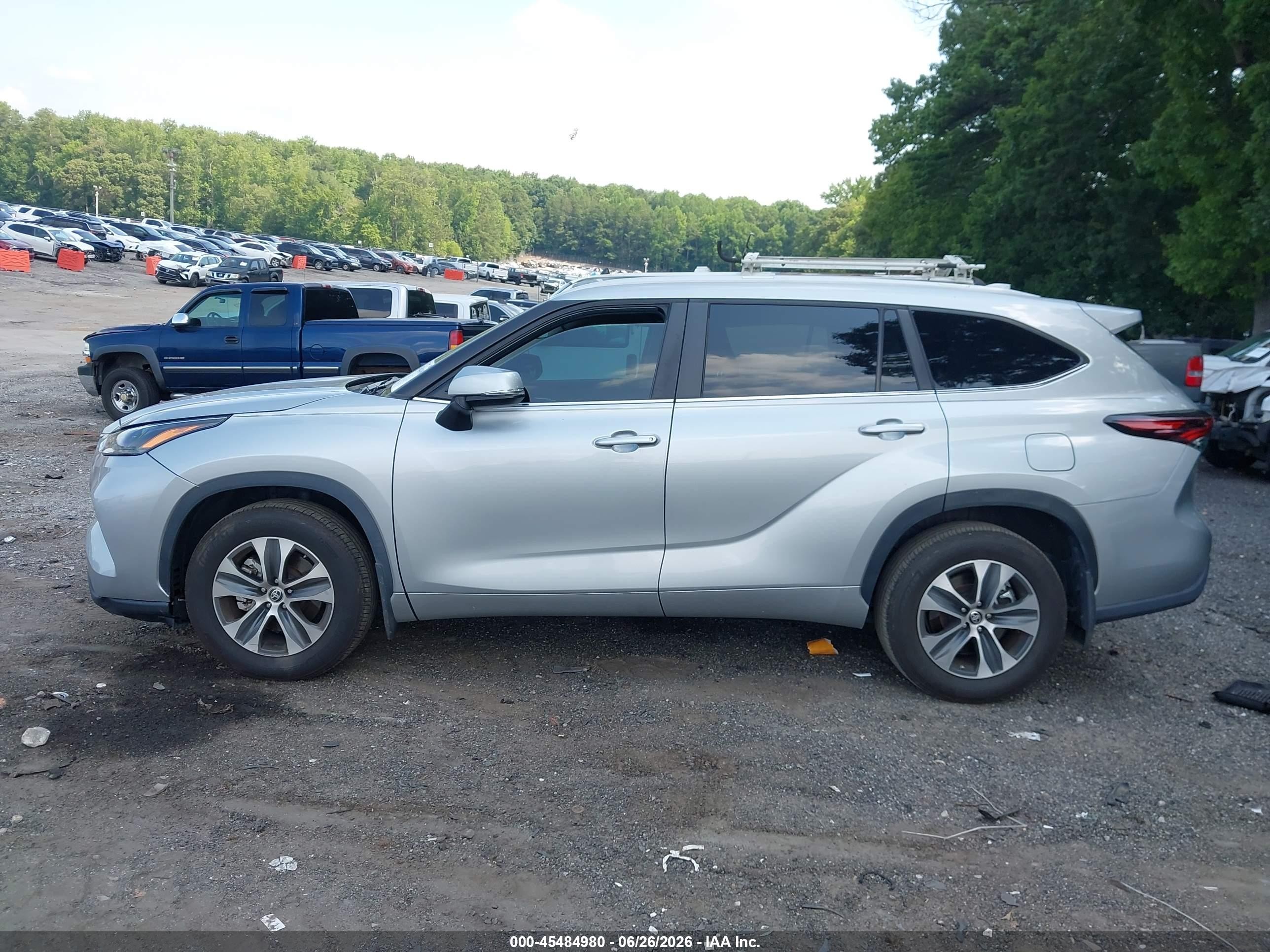 2024 Toyota Highlander Xle Silver vin: 5TDKDRAH3RS528258