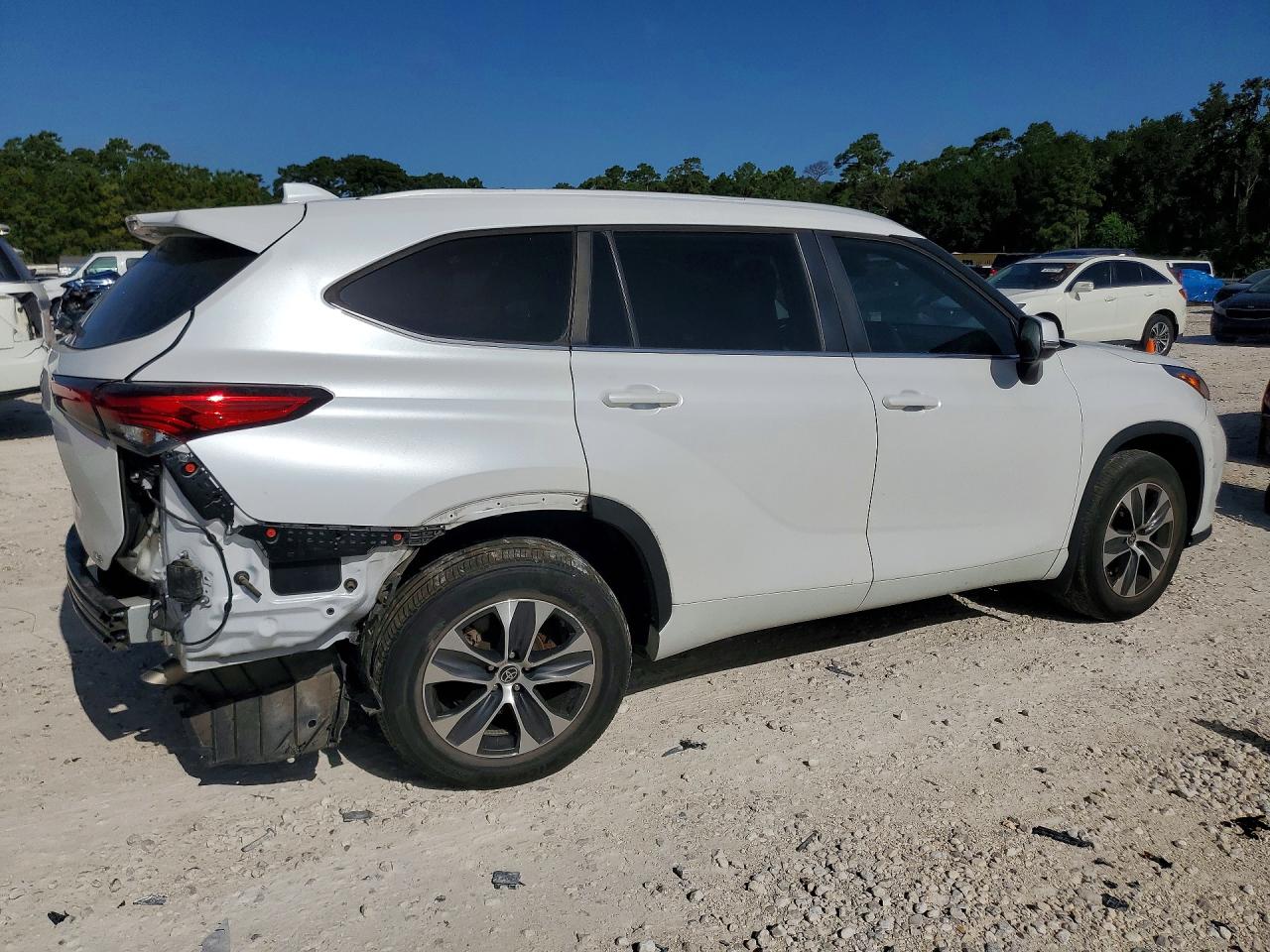 2023 Toyota Highlander Xle White vin: 5TDKDRAH5PS037820