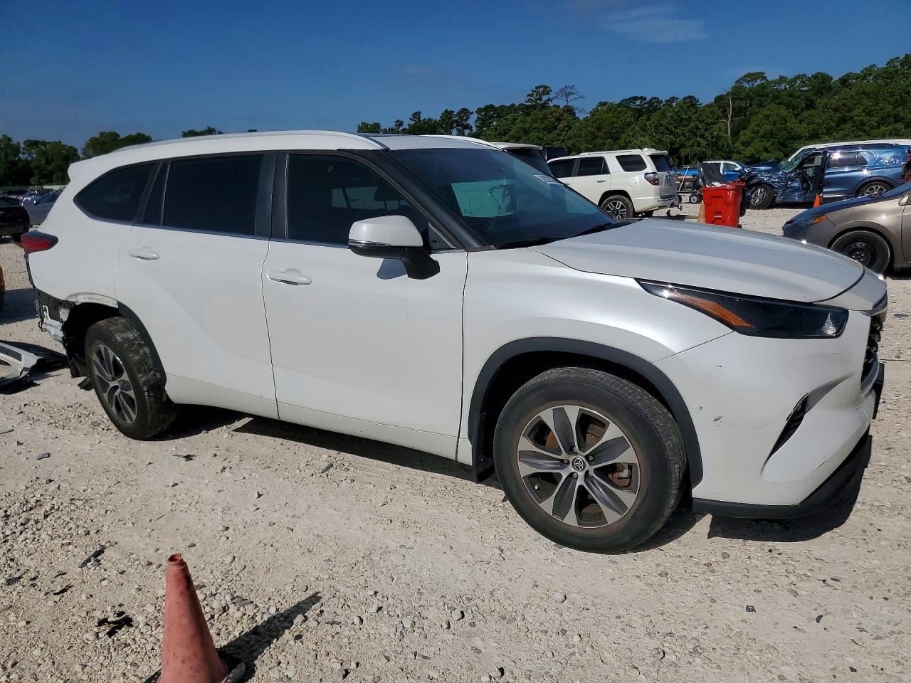 2023 Toyota Highlander Xle White vin: 5TDKDRAH5PS037820